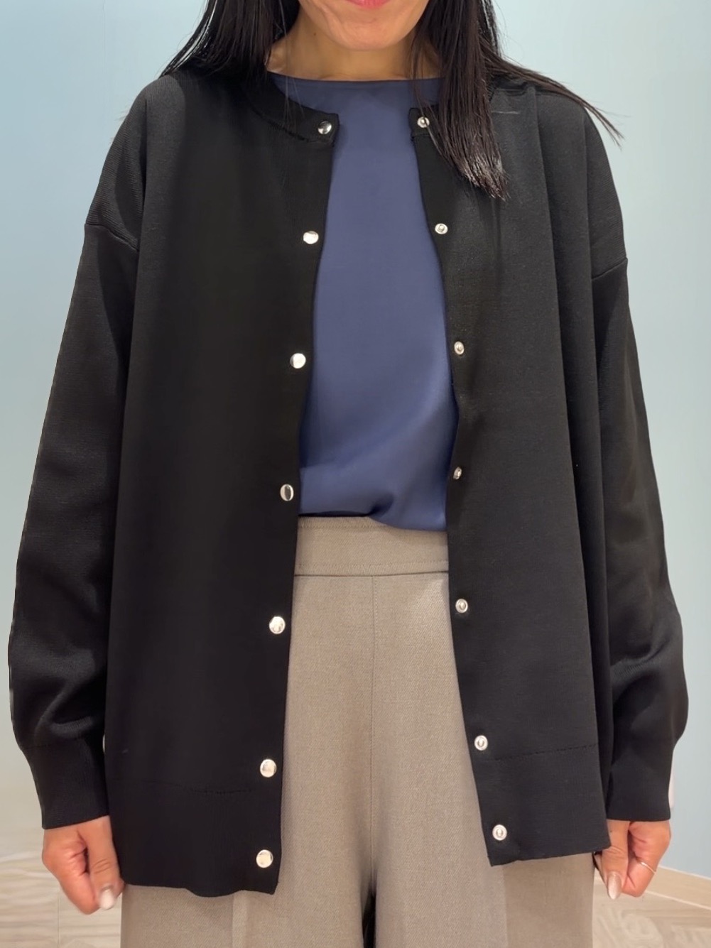 大西直穂さんの「SHOO･LA･RUE｜【セットアップ可/洗濯機可】軽やかに羽織れる スポンディッシュ ニットカーディガン」を使ったコーディネート