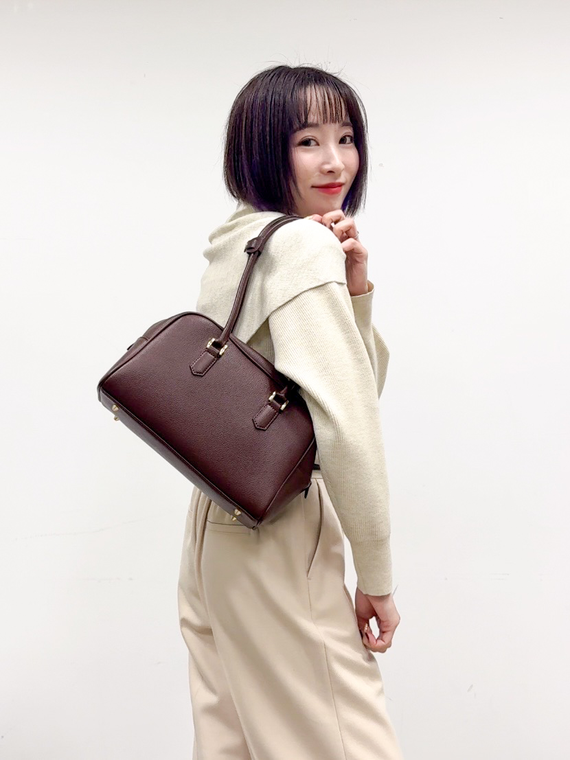 𝐜𝐡𝐢𝐤𝐚さんの「THE SHOP TK｜ロングハンドルボストンバッグ」を使ったコーディネート