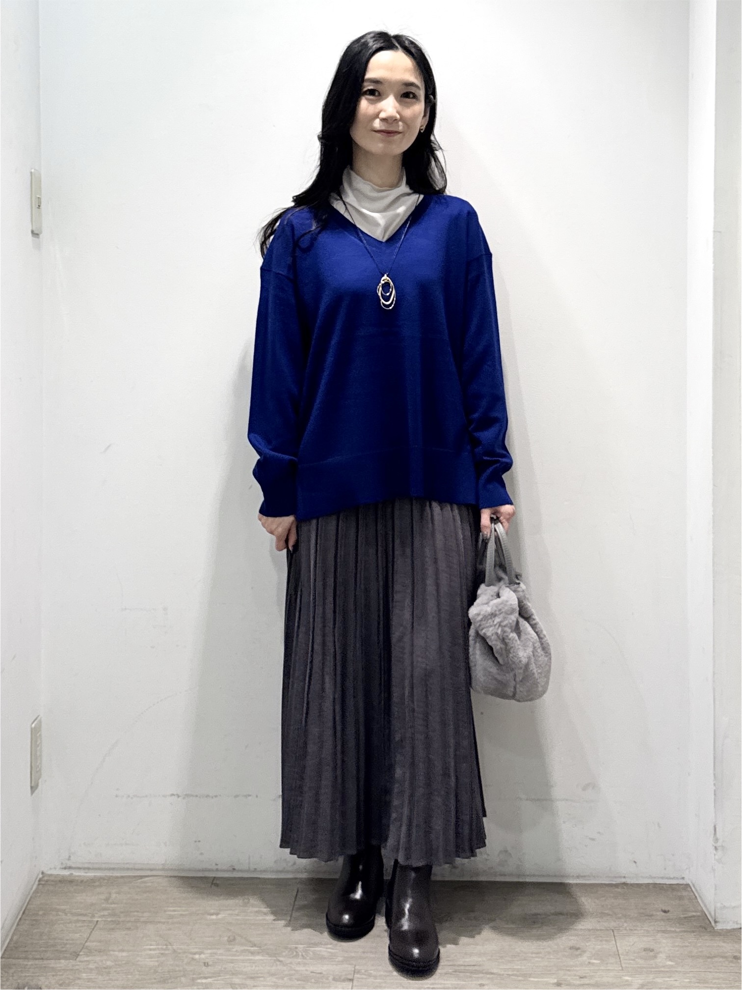 yuicciさんの「OPAQUE.CLIP｜『THE』名品リラクシーVネックニット【洗濯機OK】」を使ったコーディネート