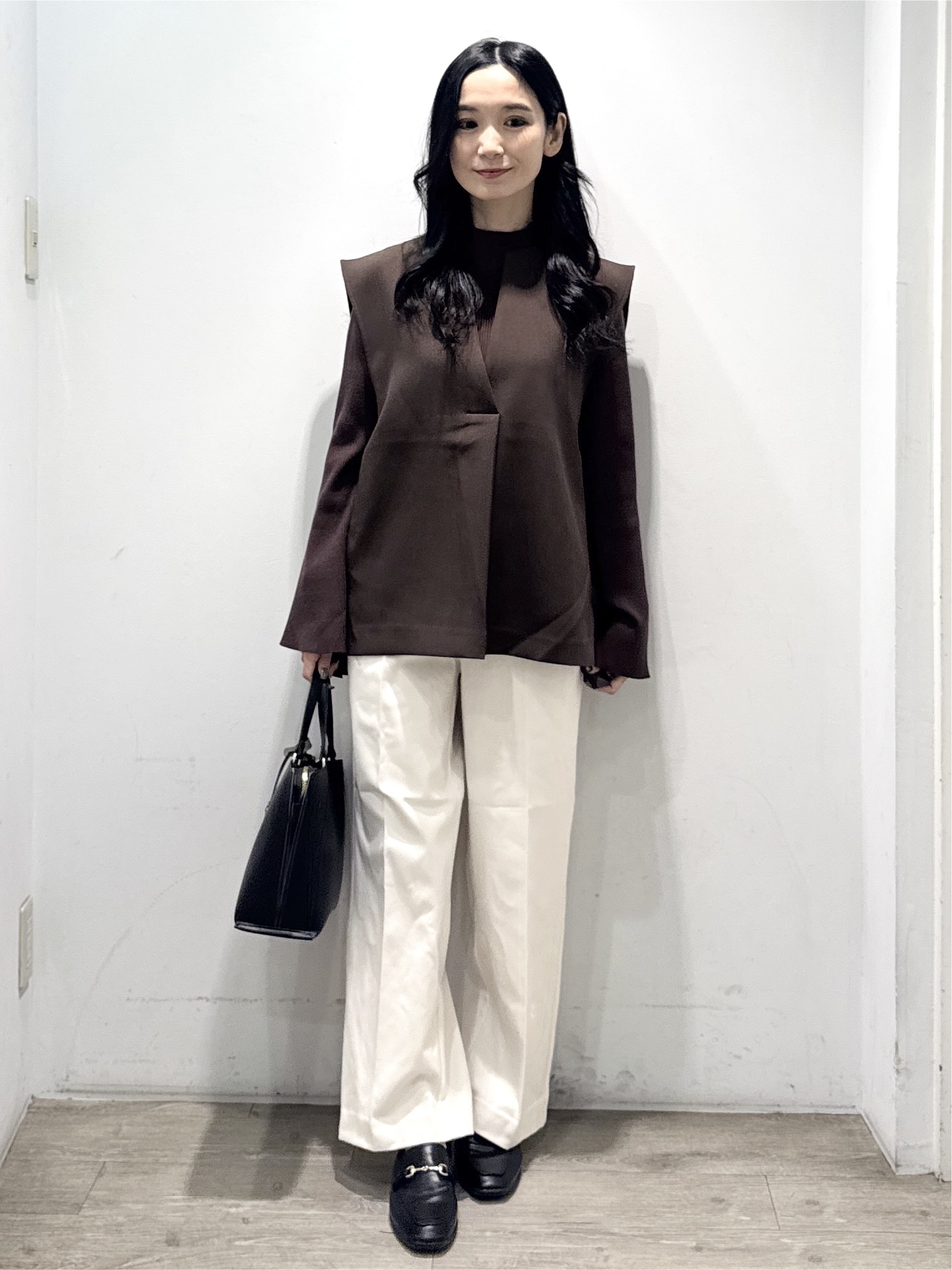yuicciさんの「OPAQUE.CLIP｜《ツインセット》Vネックベスト&times;ハイネックリブニット【洗濯機OK】」を使ったコーディネート