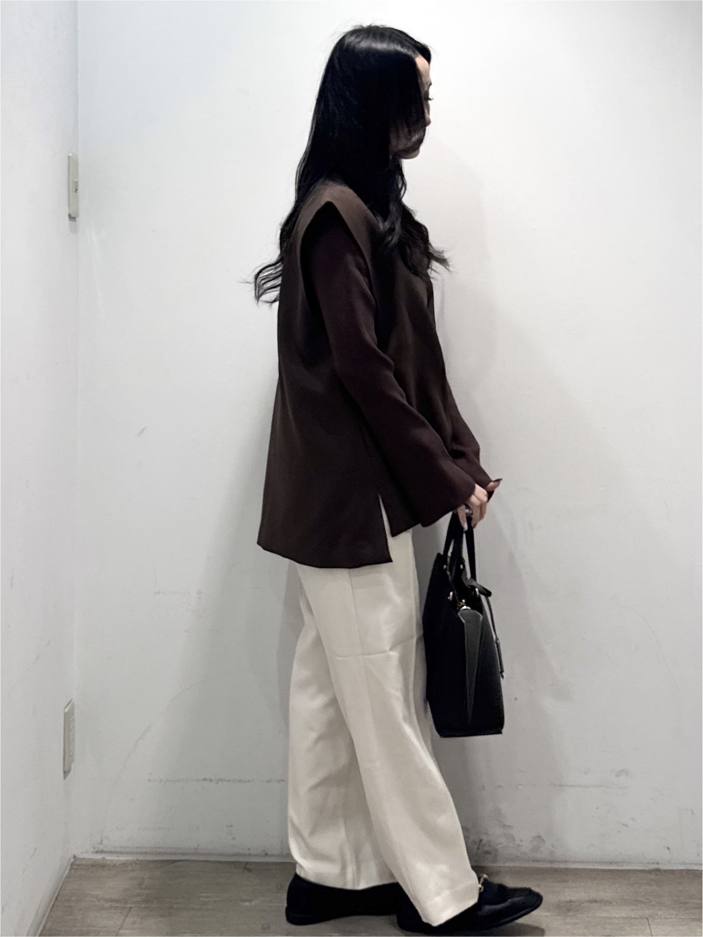 yuicciさんの「OPAQUE.CLIP｜《ツインセット》Vネックベスト&times;ハイネックリブニット【洗濯機OK】」を使ったコーディネート