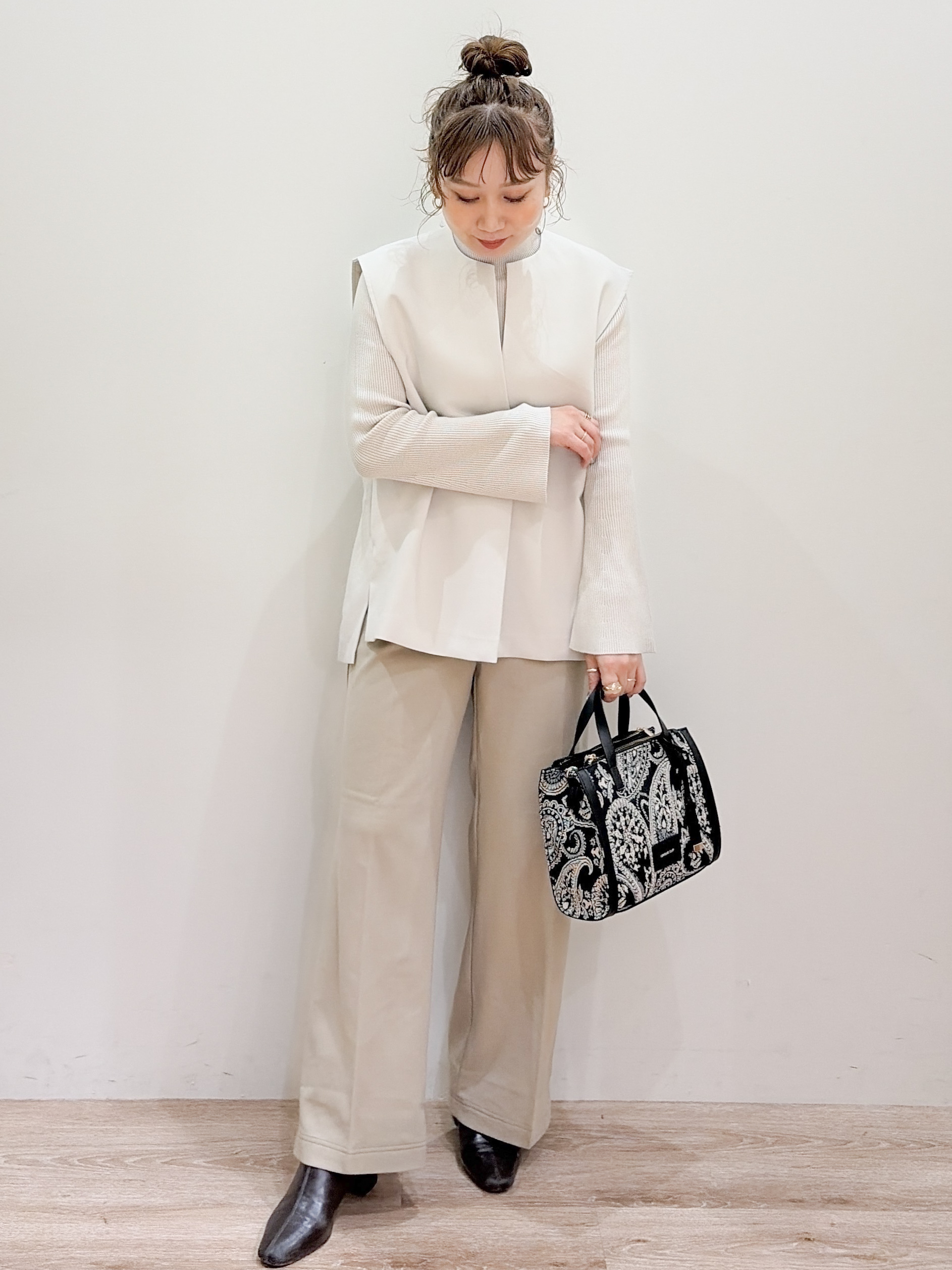 risayanさんの「OPAQUE.CLIP｜《ツインセット》Vネックベスト&times;ハイネックリブニット【洗濯機OK】」を使ったコーディネート