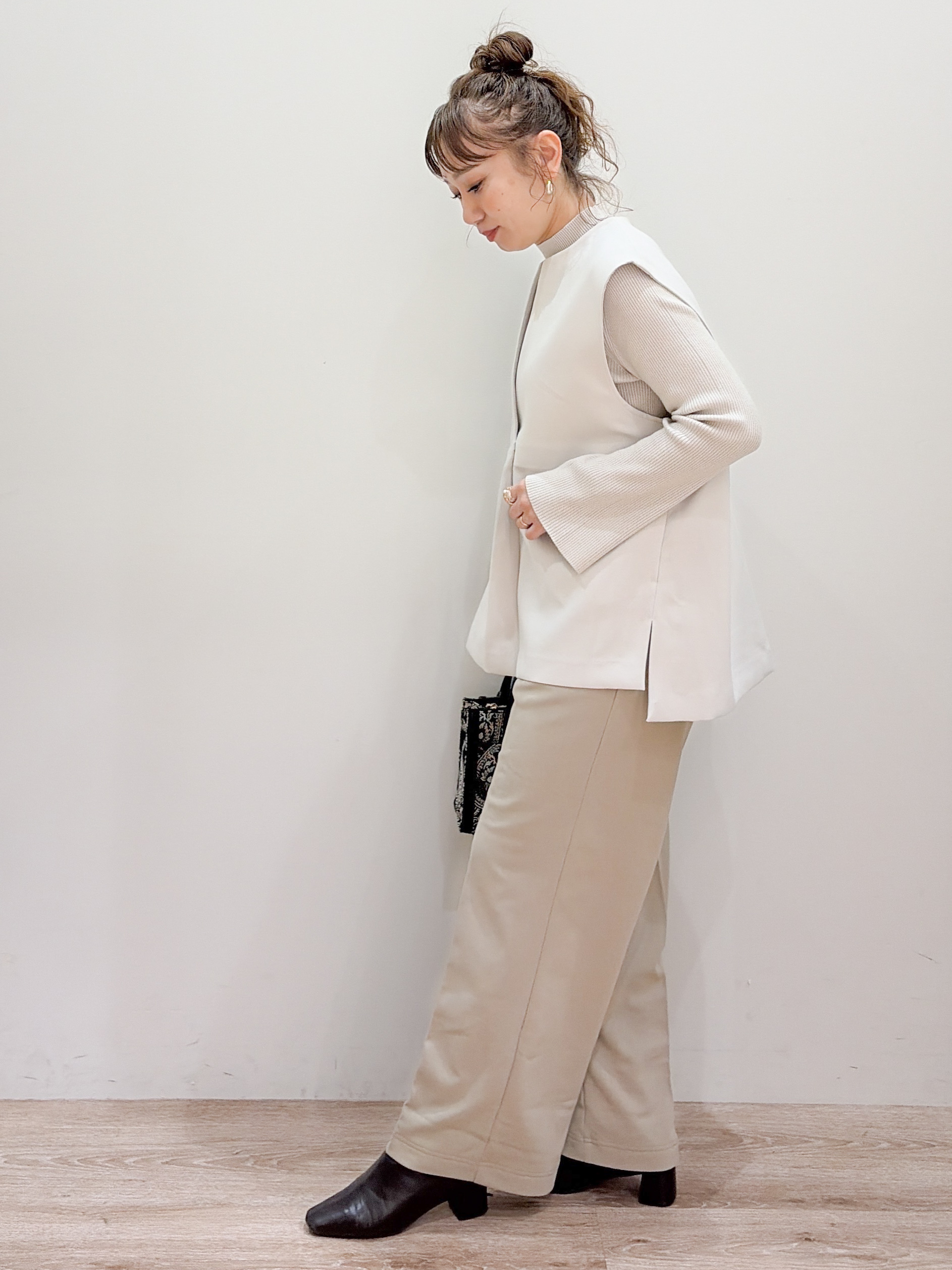 risayanさんの「OPAQUE.CLIP｜《ツインセット》Vネックベスト&times;ハイネックリブニット【洗濯機OK】」を使ったコーディネート