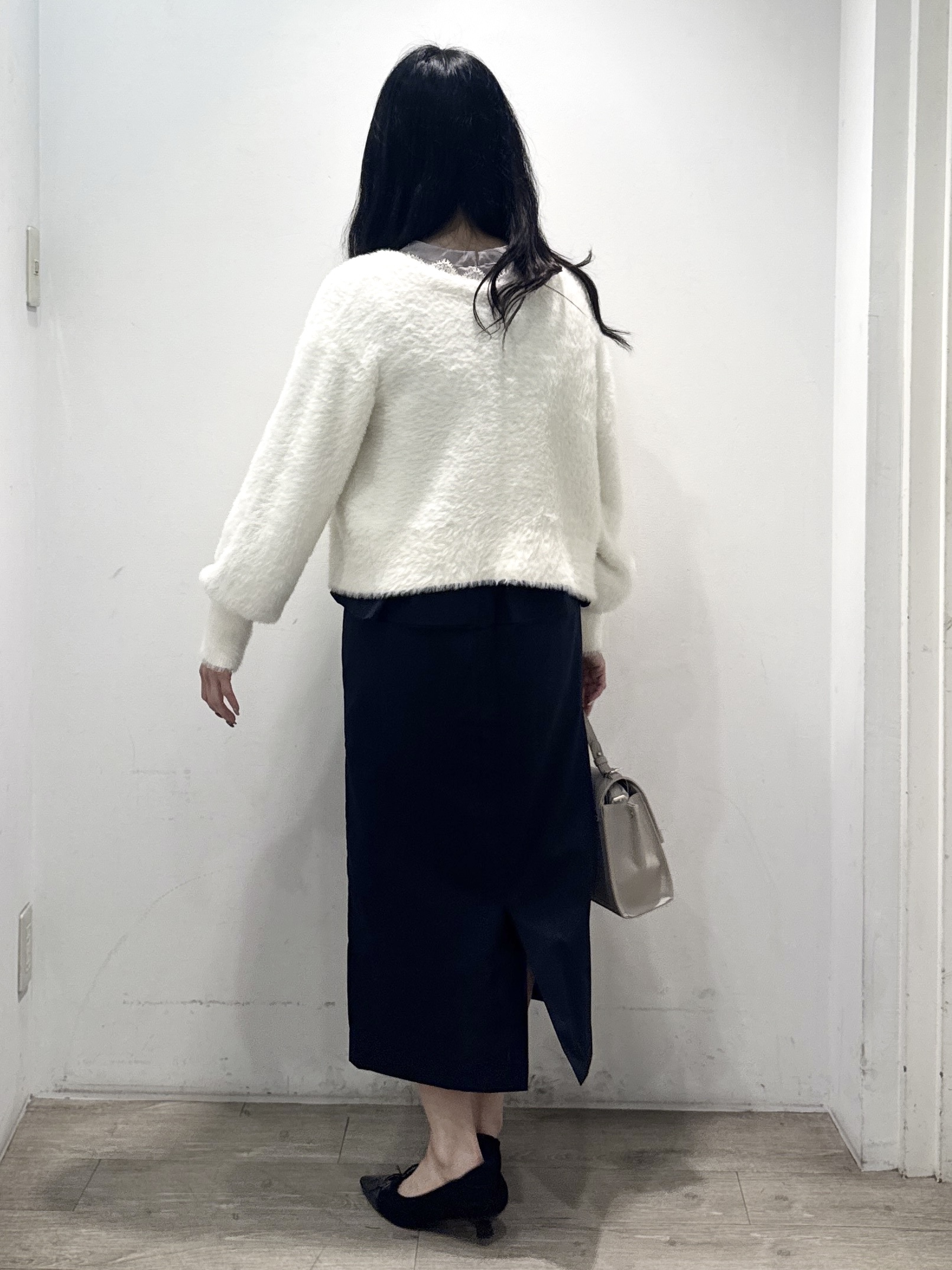 yuicciさんの「OPAQUE.CLIP｜【ふわふわフェザー】前後2WAY ニットカーディガン」を使ったコーディネート