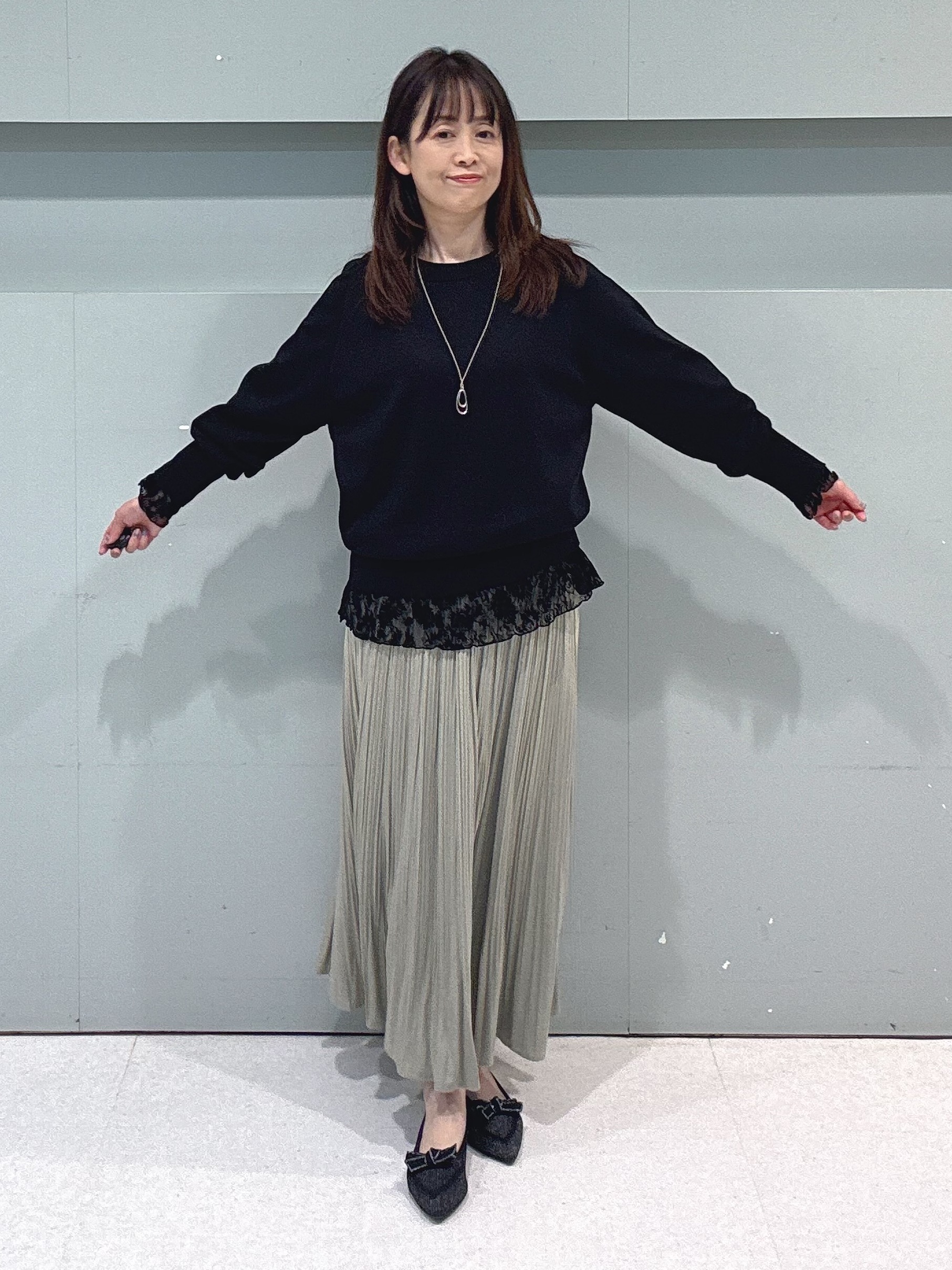 makiさんの「UNTITLED｜【アンサンブル可能/オンオフ使える】シルクウールカシミヤプルオーバー」を使ったコーディネート