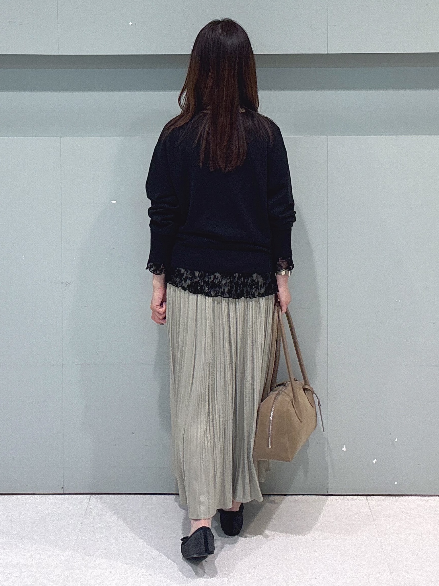 makiさんの「UNTITLED｜【アンサンブル可能/オンオフ使える】シルクウールカシミヤプルオーバー」を使ったコーディネート