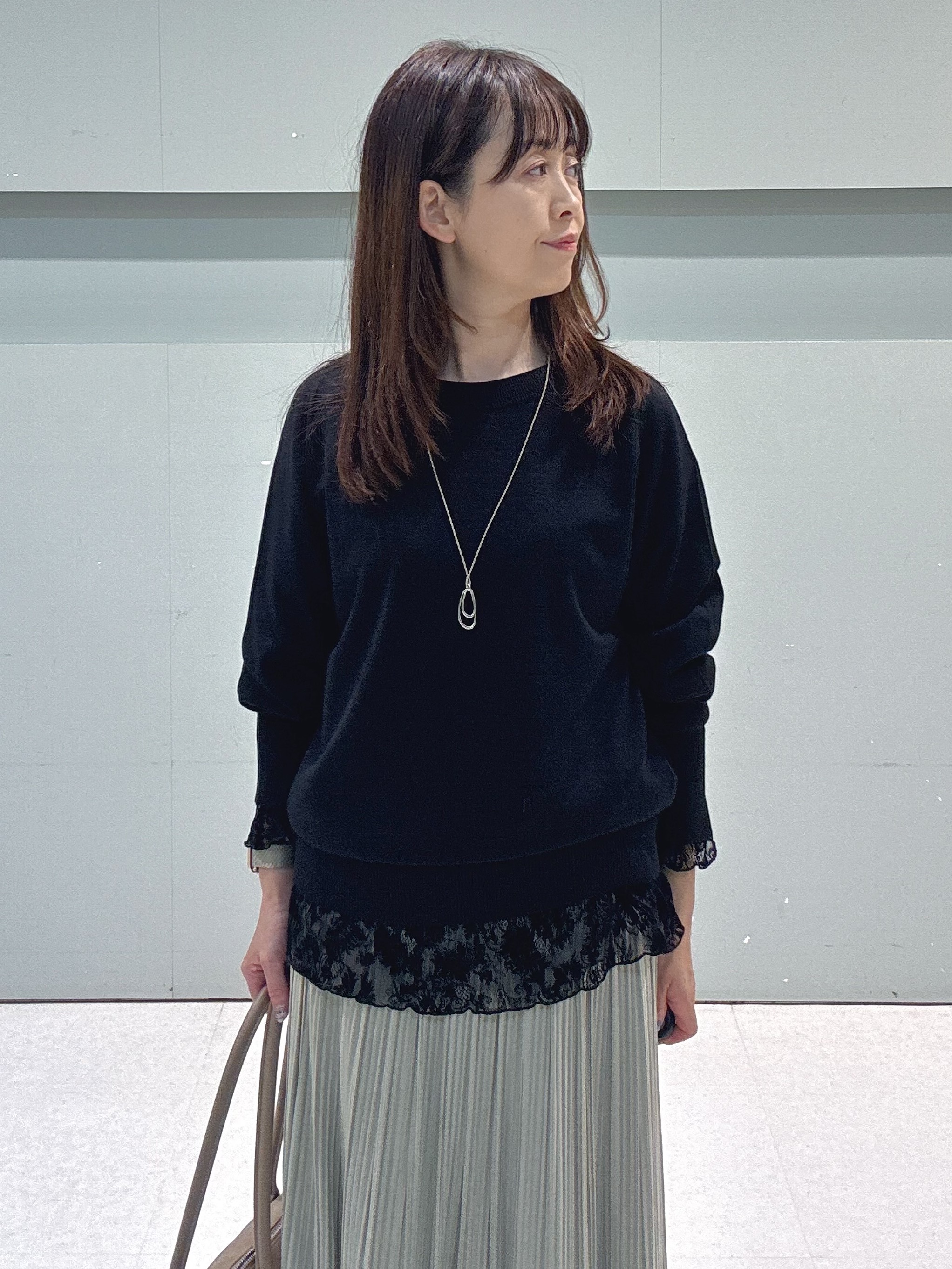 makiさんの「UNTITLED｜【アンサンブル可能/オンオフ使える】シルクウールカシミヤプルオーバー」を使ったコーディネート