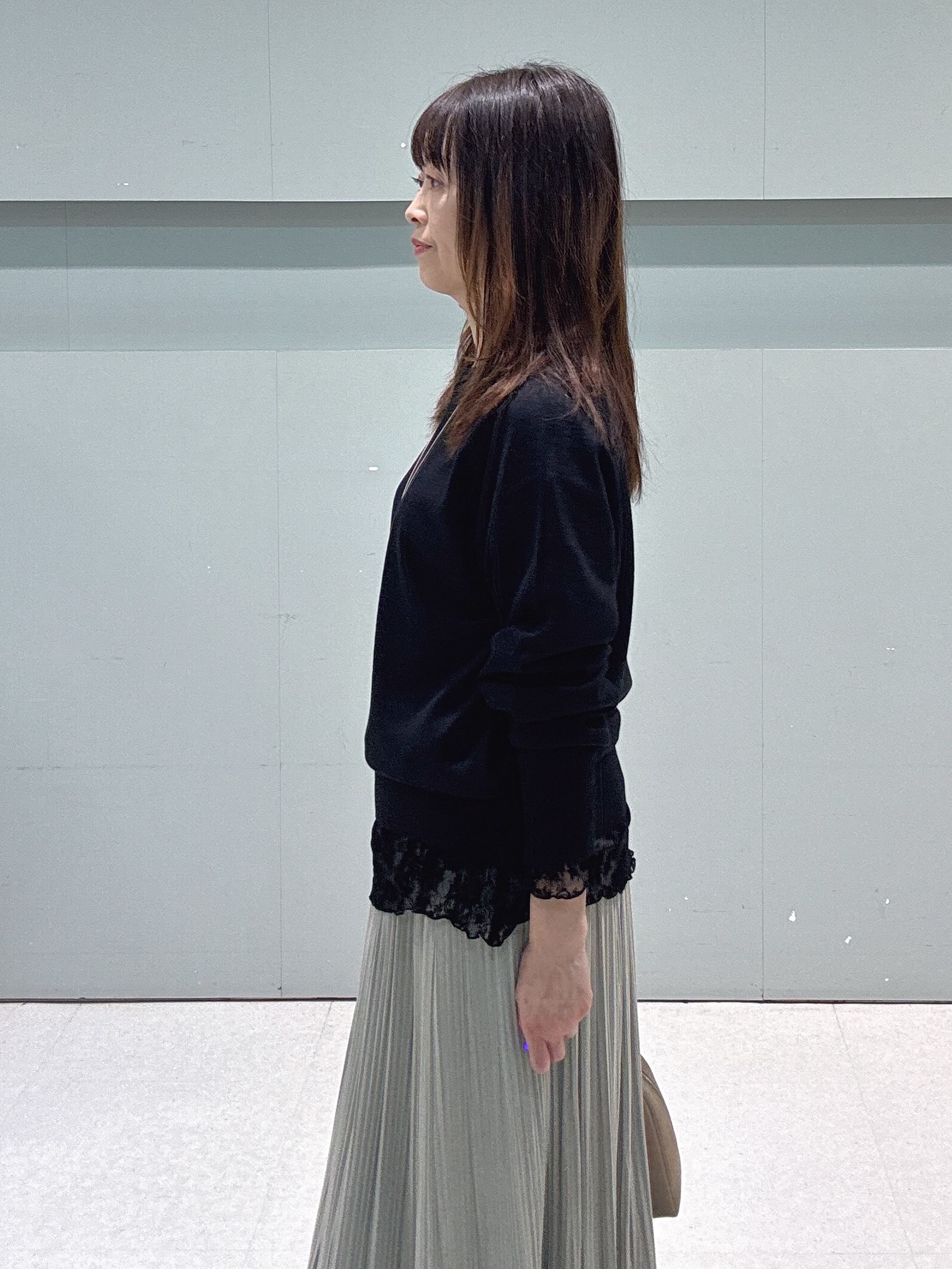 makiさんの「UNTITLED｜【アンサンブル可能/オンオフ使える】シルクウールカシミヤプルオーバー」を使ったコーディネート