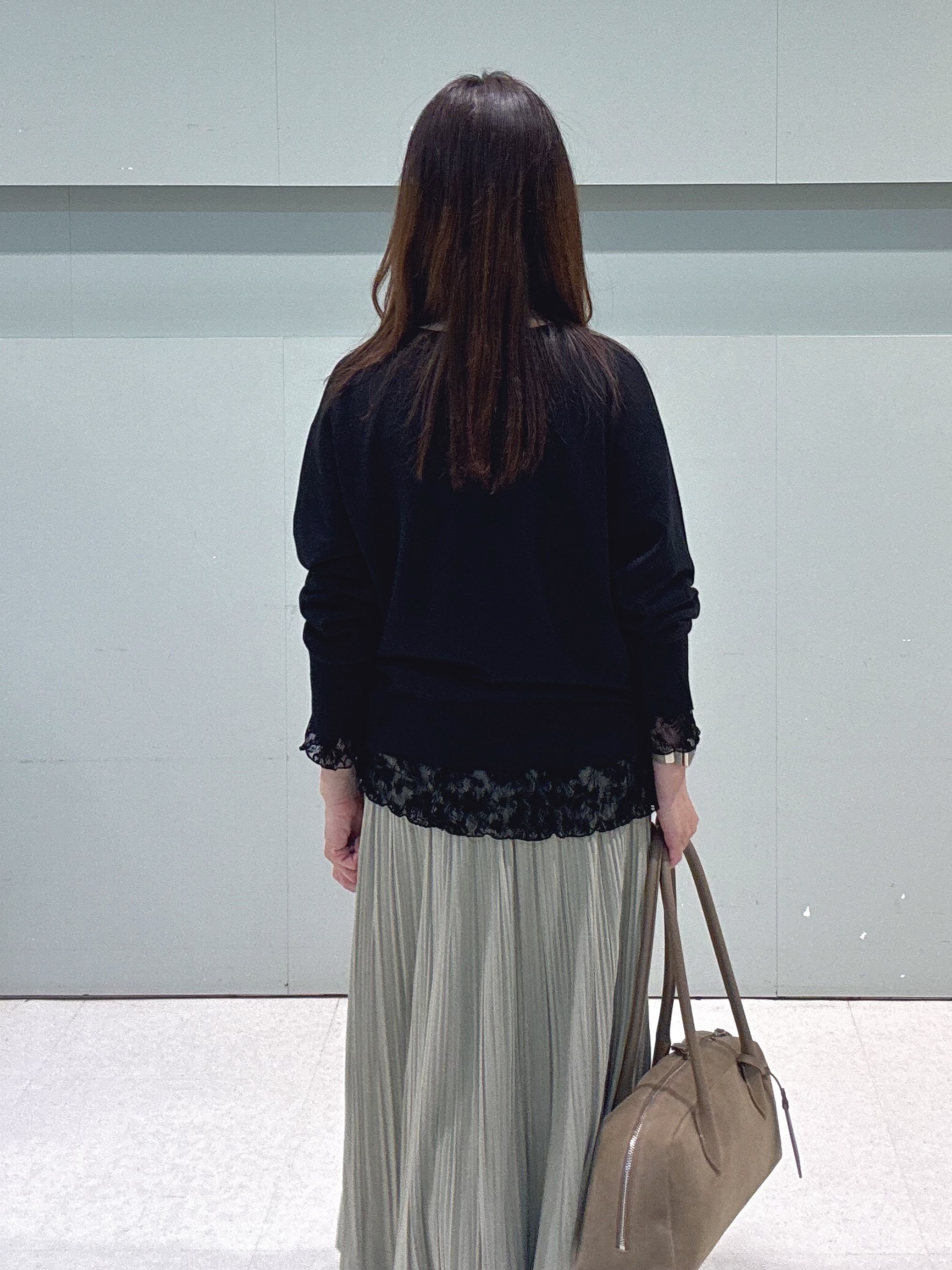 makiさんの「UNTITLED｜【アンサンブル可能/オンオフ使える】シルクウールカシミヤプルオーバー」を使ったコーディネート