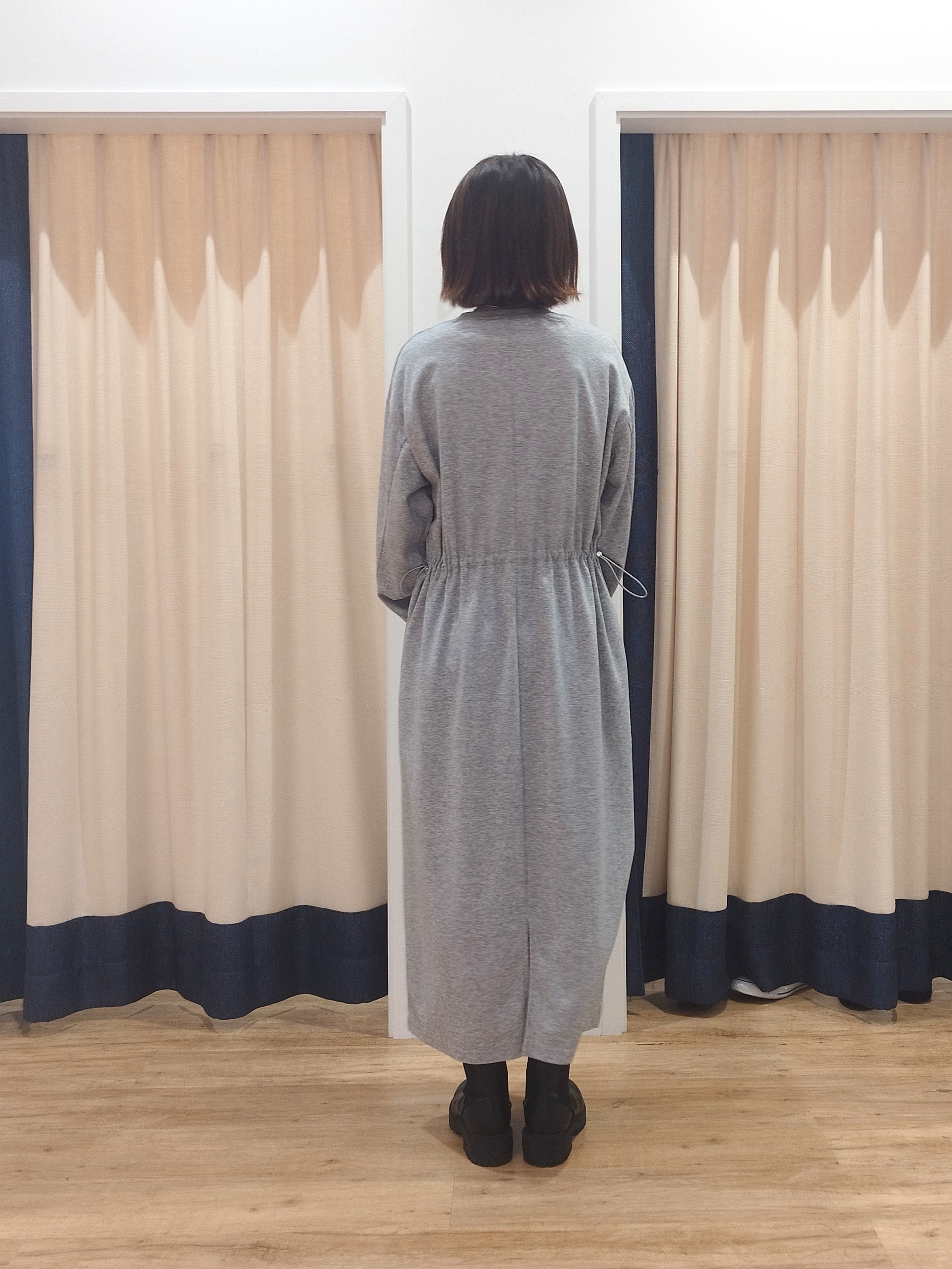 HIROさんの「Dessin｜【洗える/楽にきれい見え】ライトダンボールドロストワンピース」を使ったコーディネート
