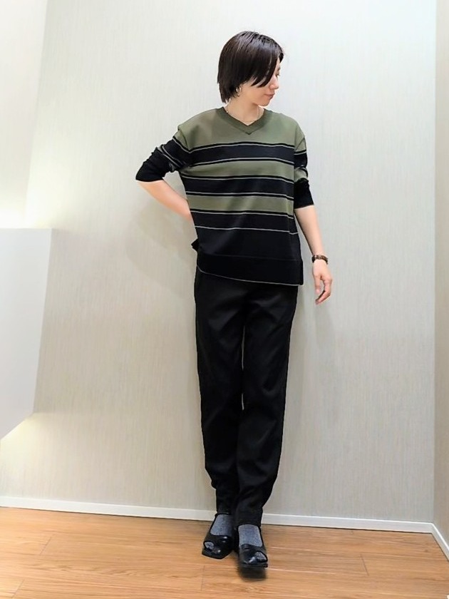 ミズタさんの「UNTITLED｜【顔周りすっきり/体型カバー】ドライタッチVネックニットプルオーバー」を使ったコーディネート