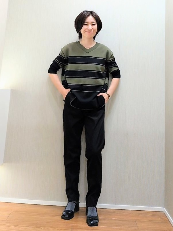 ミズタさんの「UNTITLED｜【顔周りすっきり/体型カバー】ドライタッチVネックニットプルオーバー」を使ったコーディネート