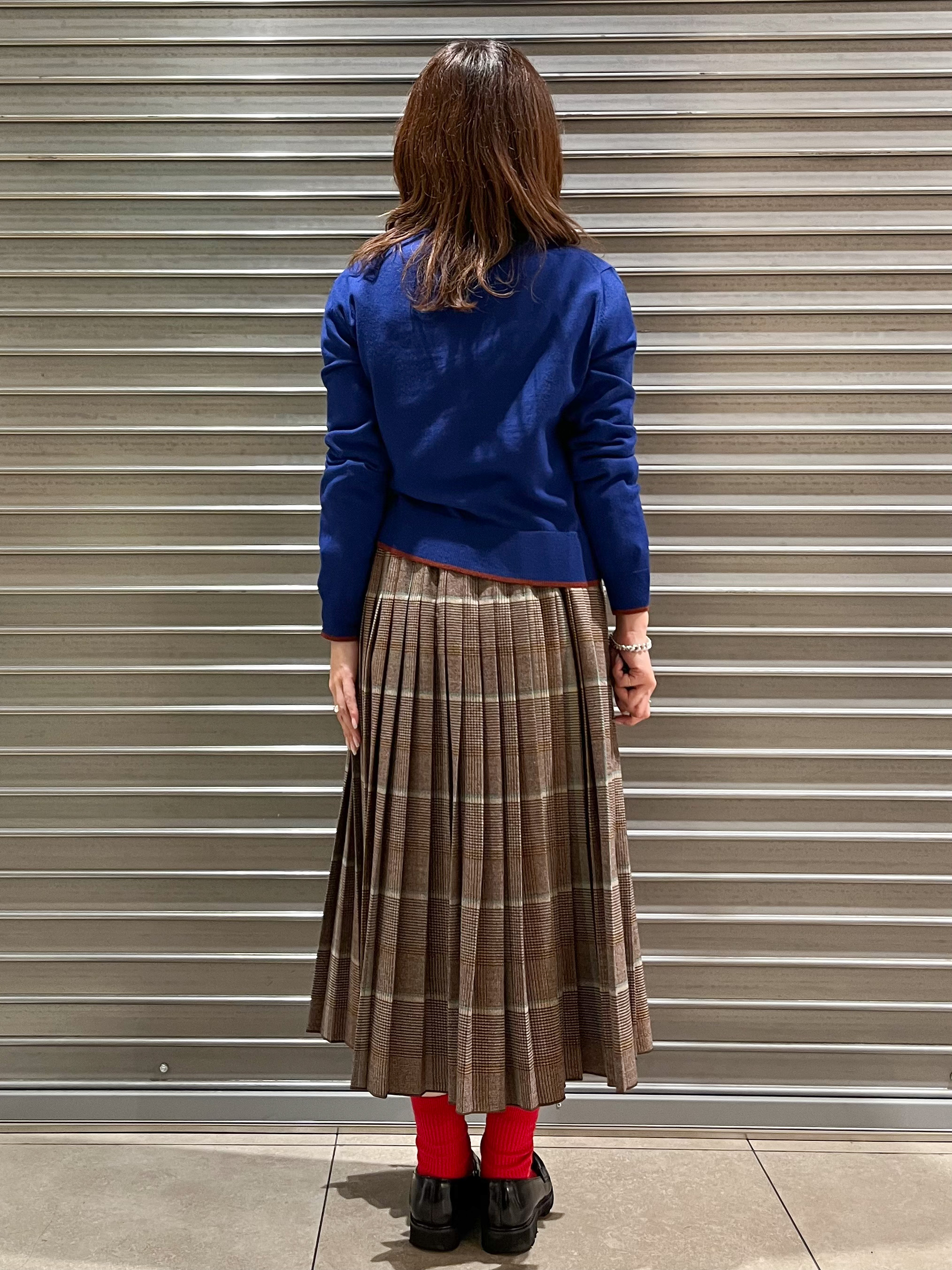 じゅんさんの「DRESSTERIOR｜【STORY11月号掲載】ゼニアバルーファキャッシュウールクルーネックカーディガン」を使ったコーディネート