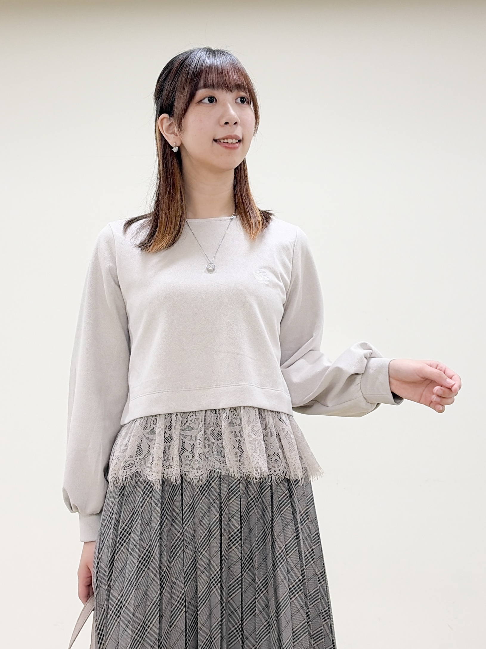 yurinaさんの「index｜スウェード裾レーストップス【洗濯機OK】」を使ったコーディネート