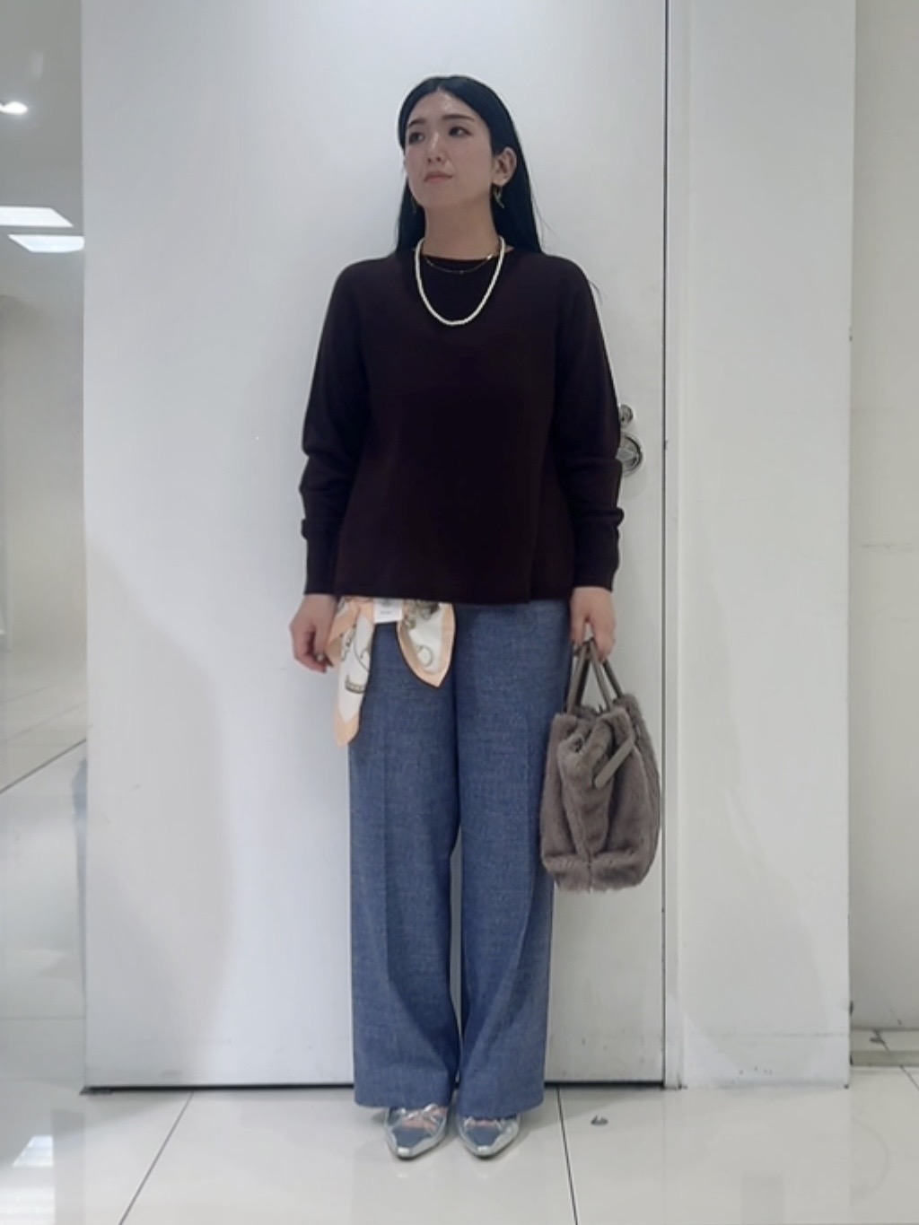 なかじさんの「UNTITLED｜【後ろウエストゴム/オンオフ使える】フレークツィードワイドパンツ」を使ったコーディネート