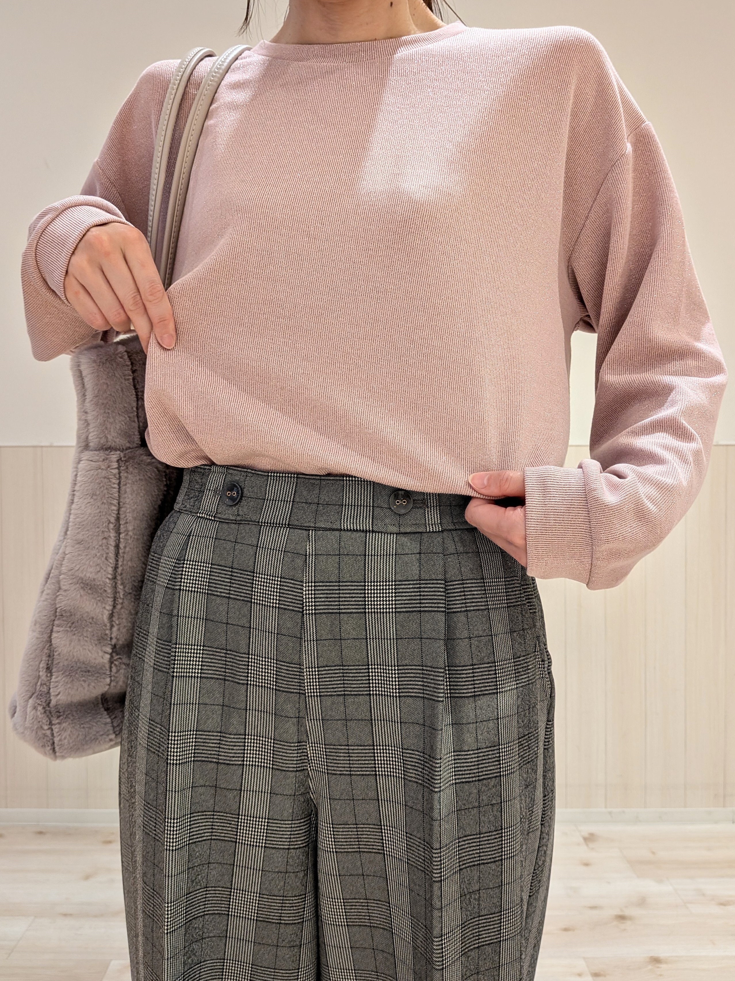 なっちゃんさんの「SHOO･LA･RUE｜【S-LL/洗濯機可/体型カバー】ラメがきらめく 裾レイヤード風 主役トップス」を使ったコーディネート