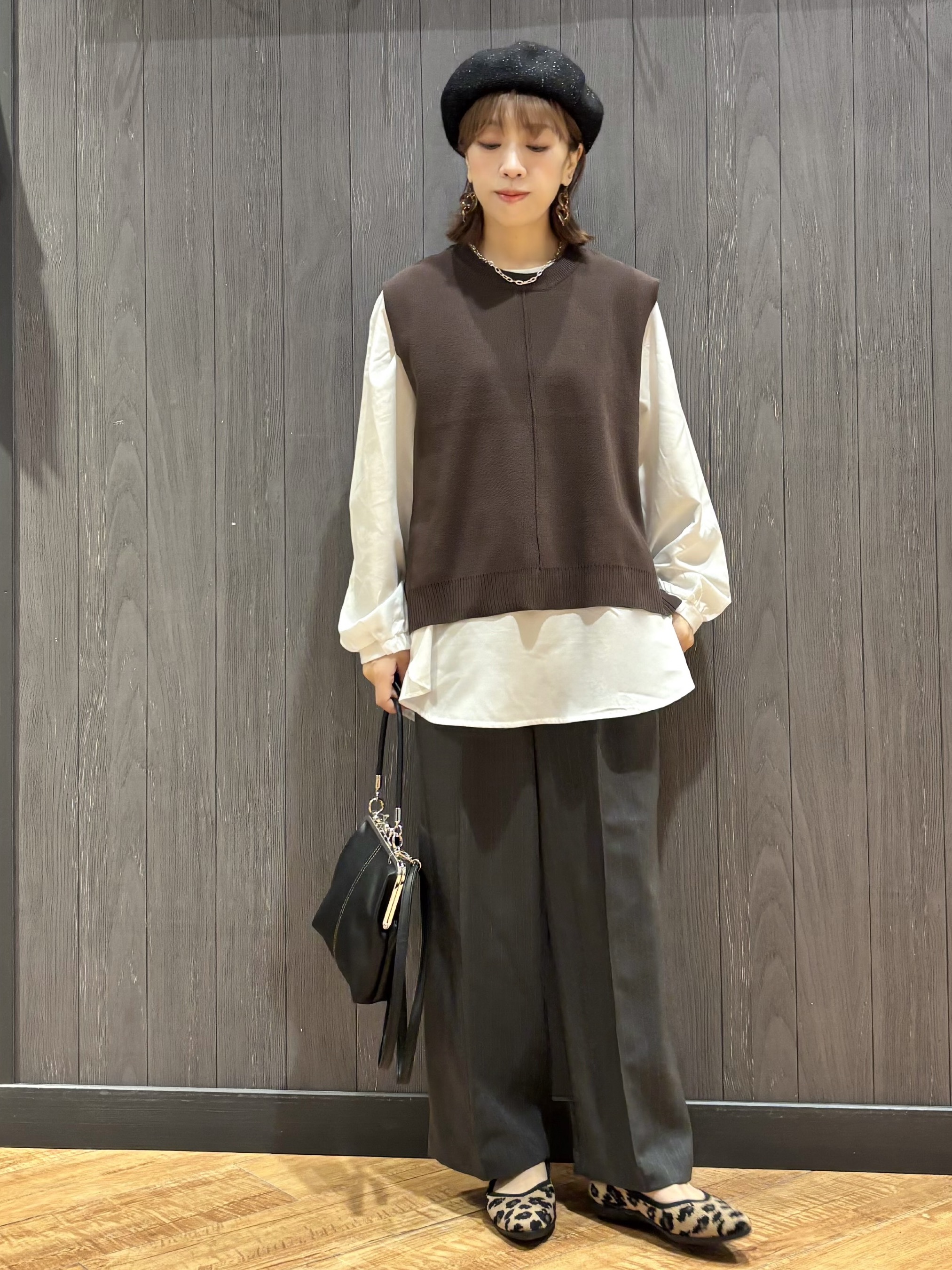 meiさんの「SHOO･LA･RUE｜【2点セット/S-LL】着回し自在 スポンディッシュニットベスト＆フレアシャツ」を使ったコーディネート