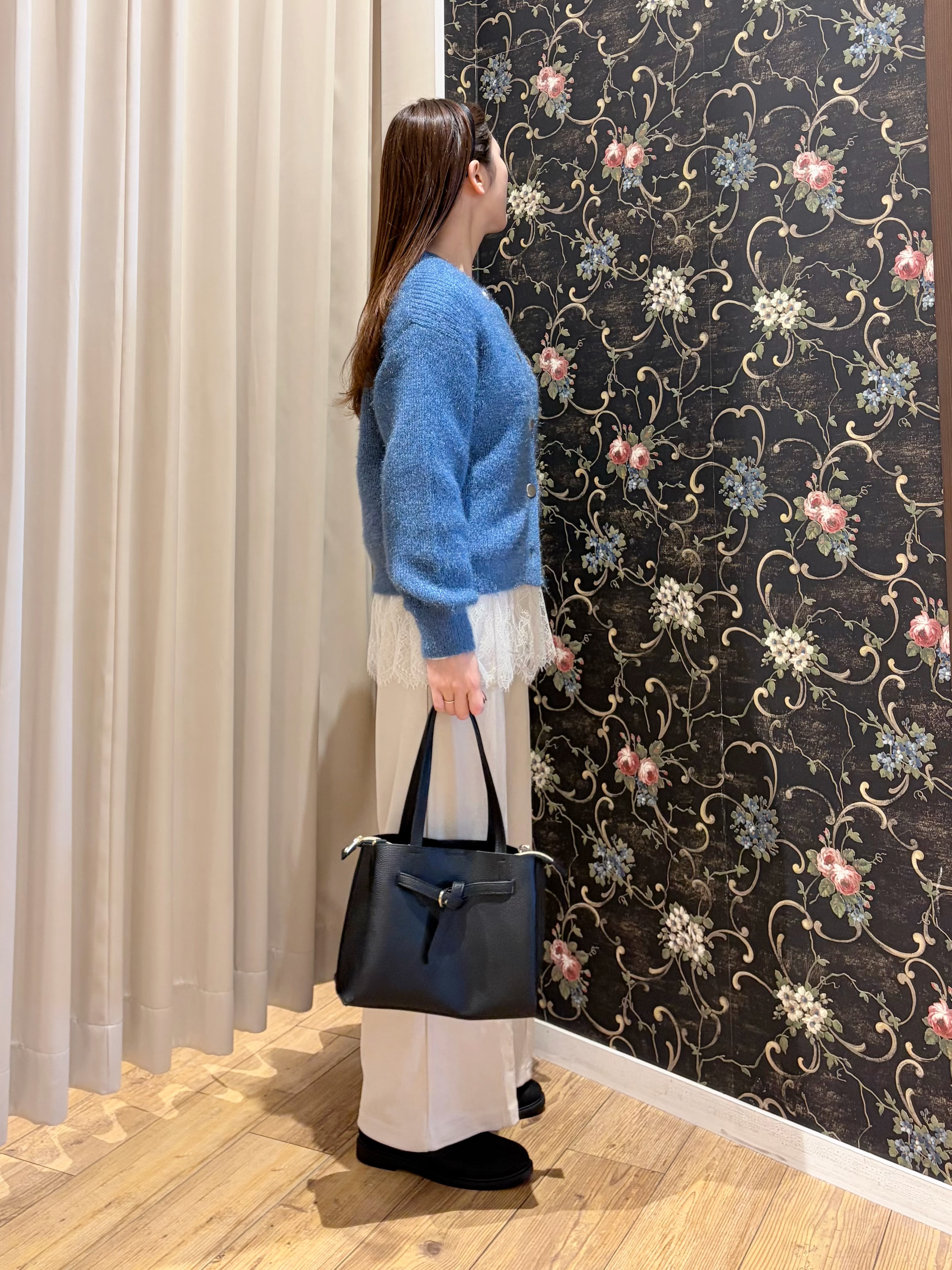 おうめさんの「SHOO･LA･RUE｜【S-LL】ゆるもこ シャギーニットカーディガン」を使ったコーディネート