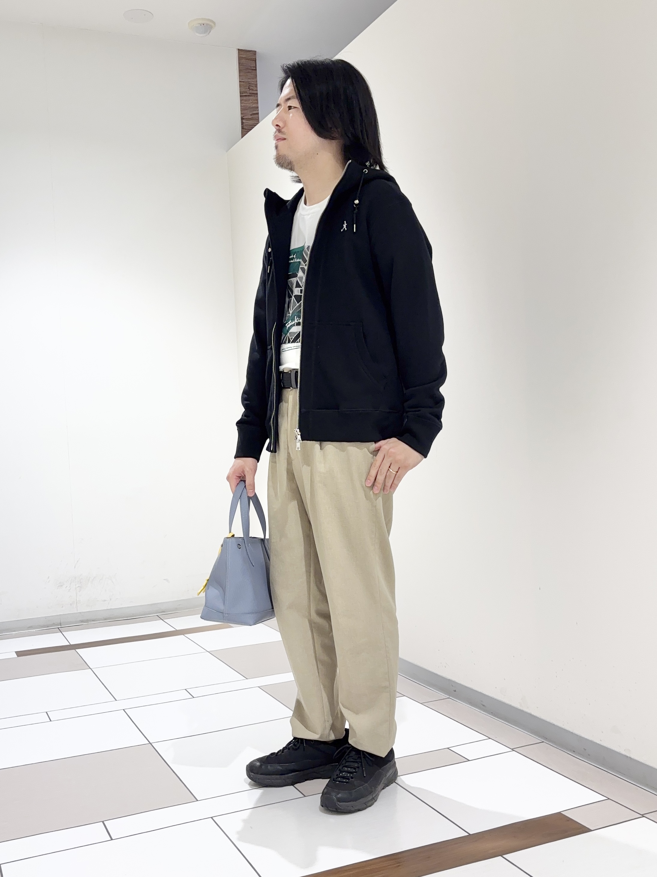 及川さんの「TAKEO KIKUCHI｜【BOWLER HAT LABEL】ジップアップ スウェットパーカー」を使ったコーディネート