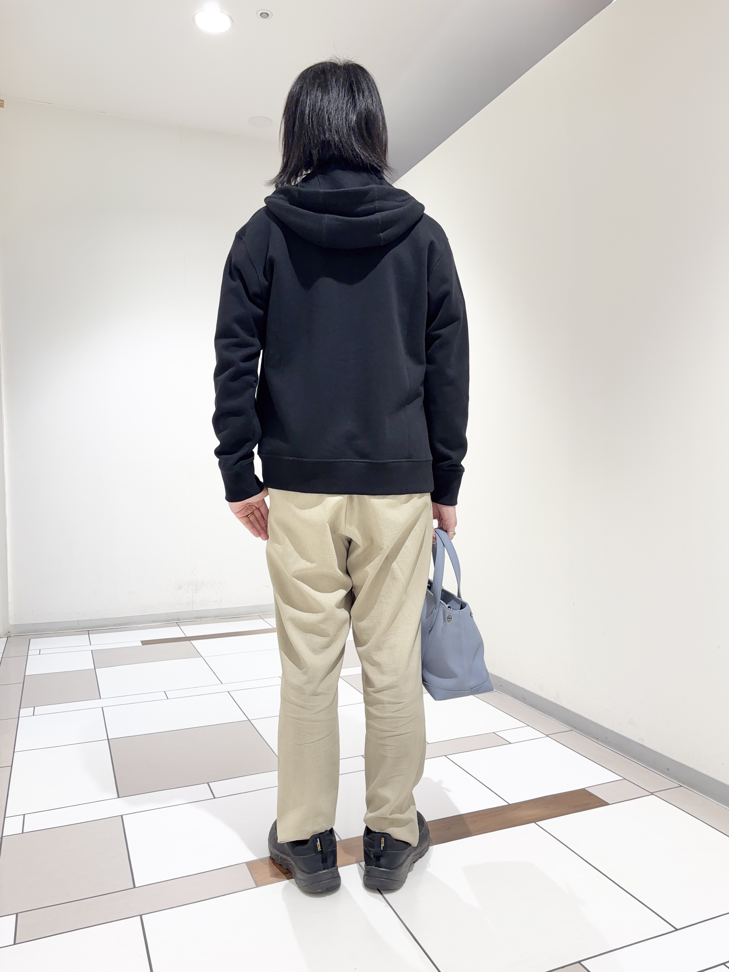 及川さんの「TAKEO KIKUCHI｜【BOWLER HAT LABEL】ジップアップ スウェットパーカー」を使ったコーディネート
