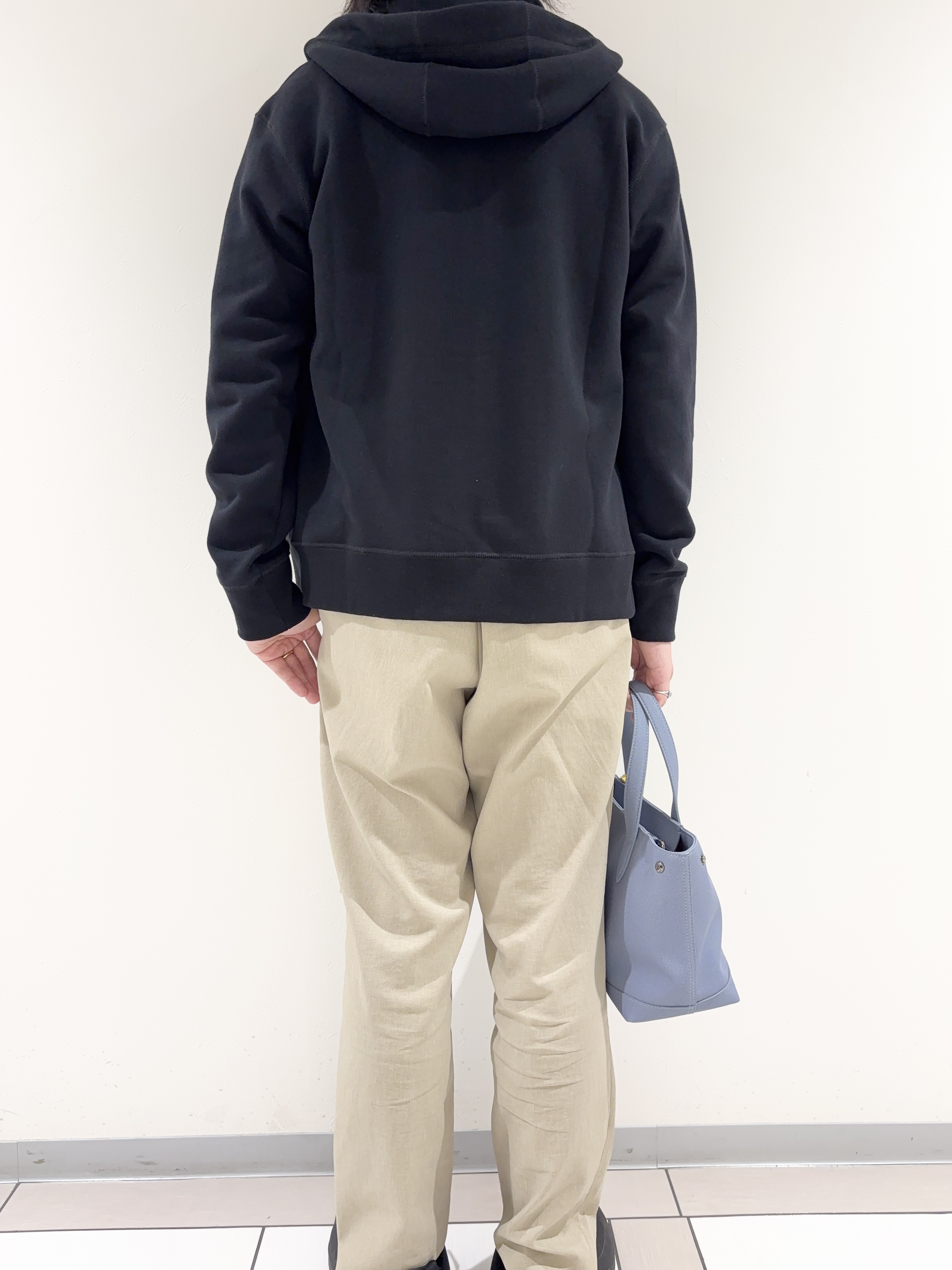 及川さんの「TAKEO KIKUCHI｜【BOWLER HAT LABEL】ジップアップ スウェットパーカー」を使ったコーディネート