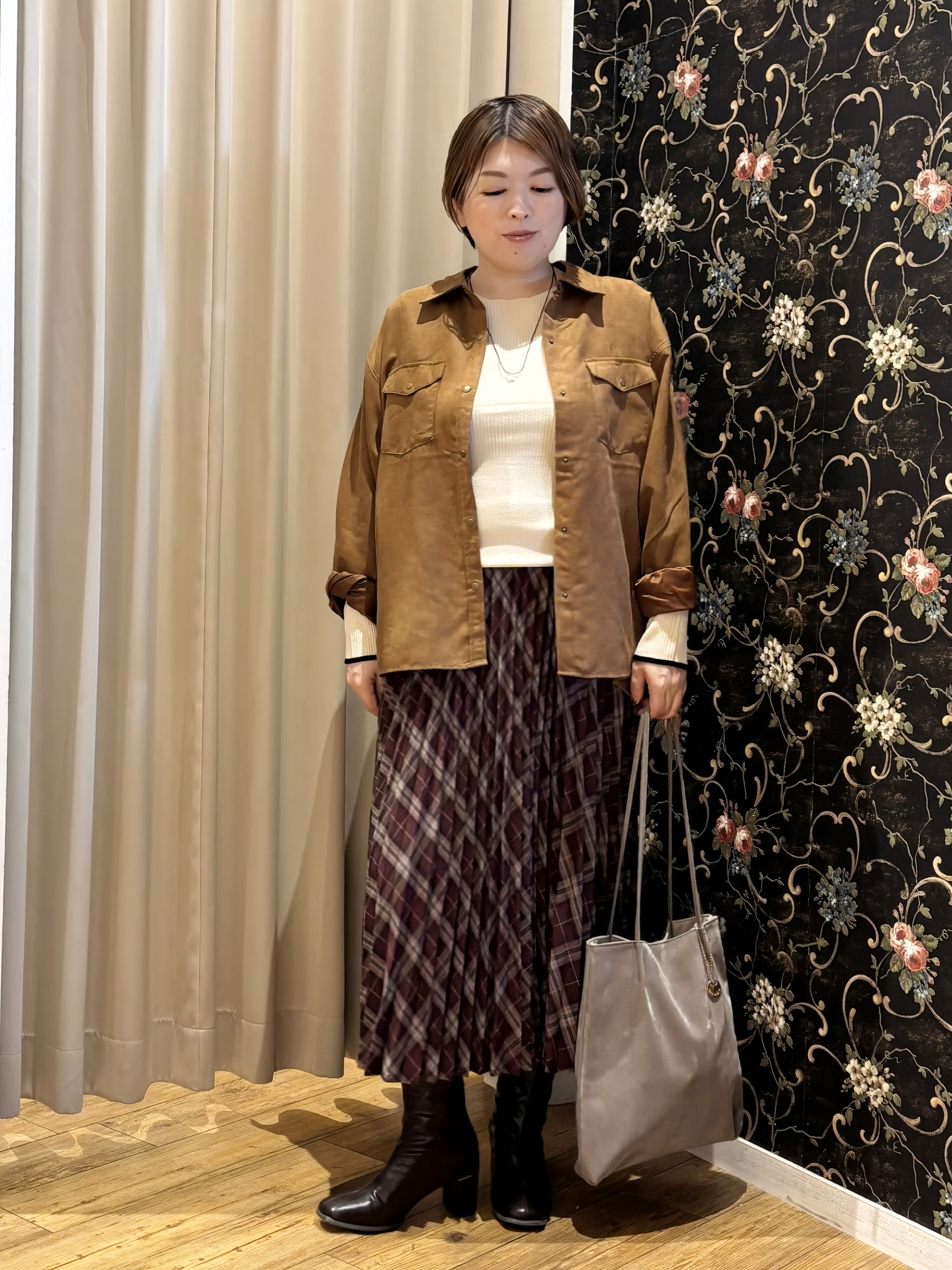 たみさんの「SHOO･LA･RUE｜【S-LL/洗濯機可】なめらかさが心地いい。スエード調ポケットシャツ」を使ったコーディネート