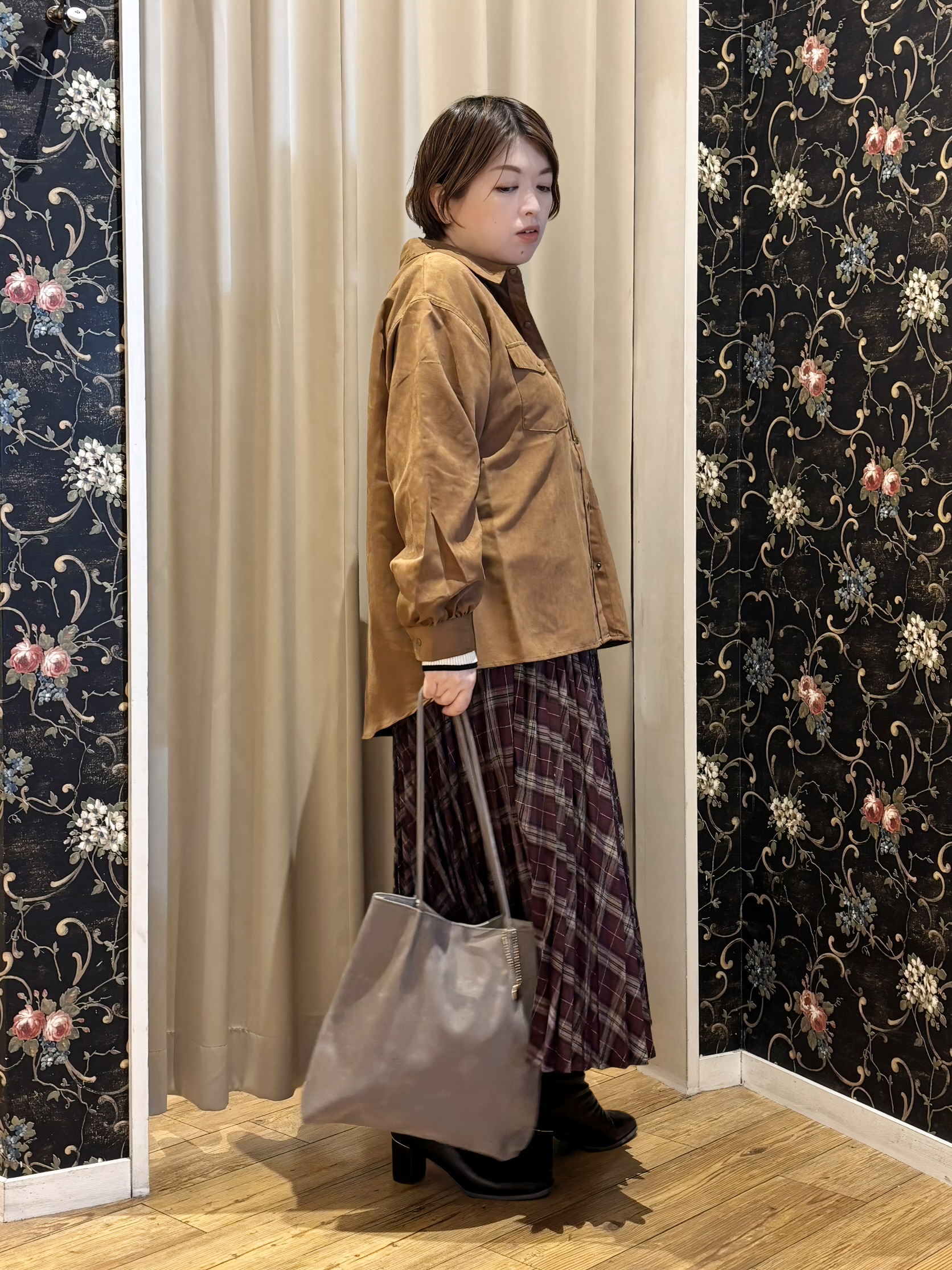 たみさんの「SHOO･LA･RUE｜【S-LL/洗濯機可】なめらかさが心地いい。スエード調ポケットシャツ」を使ったコーディネート