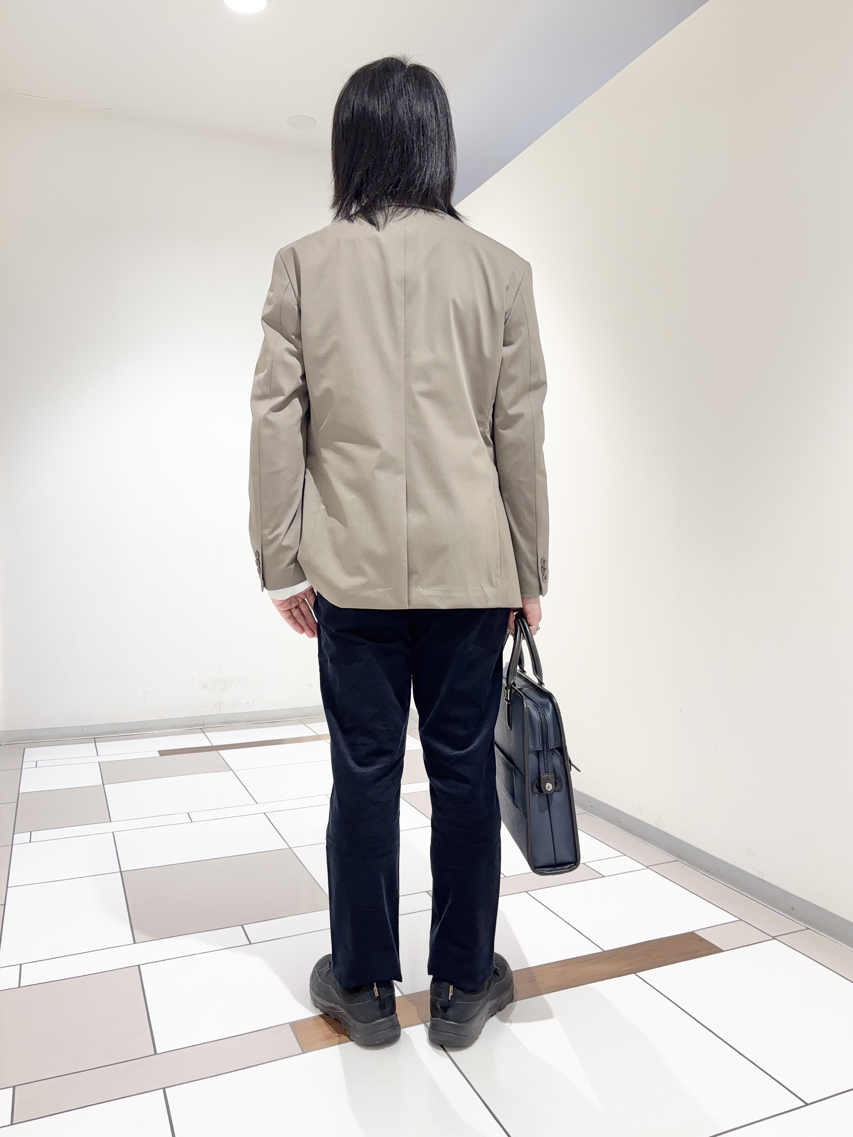 及川さんの「TAKEO KIKUCHI｜【360&deg;ストレッチ／軽量】None Of Stress ライト ジャケット（セットアップ対応）」を使ったコーディネート
