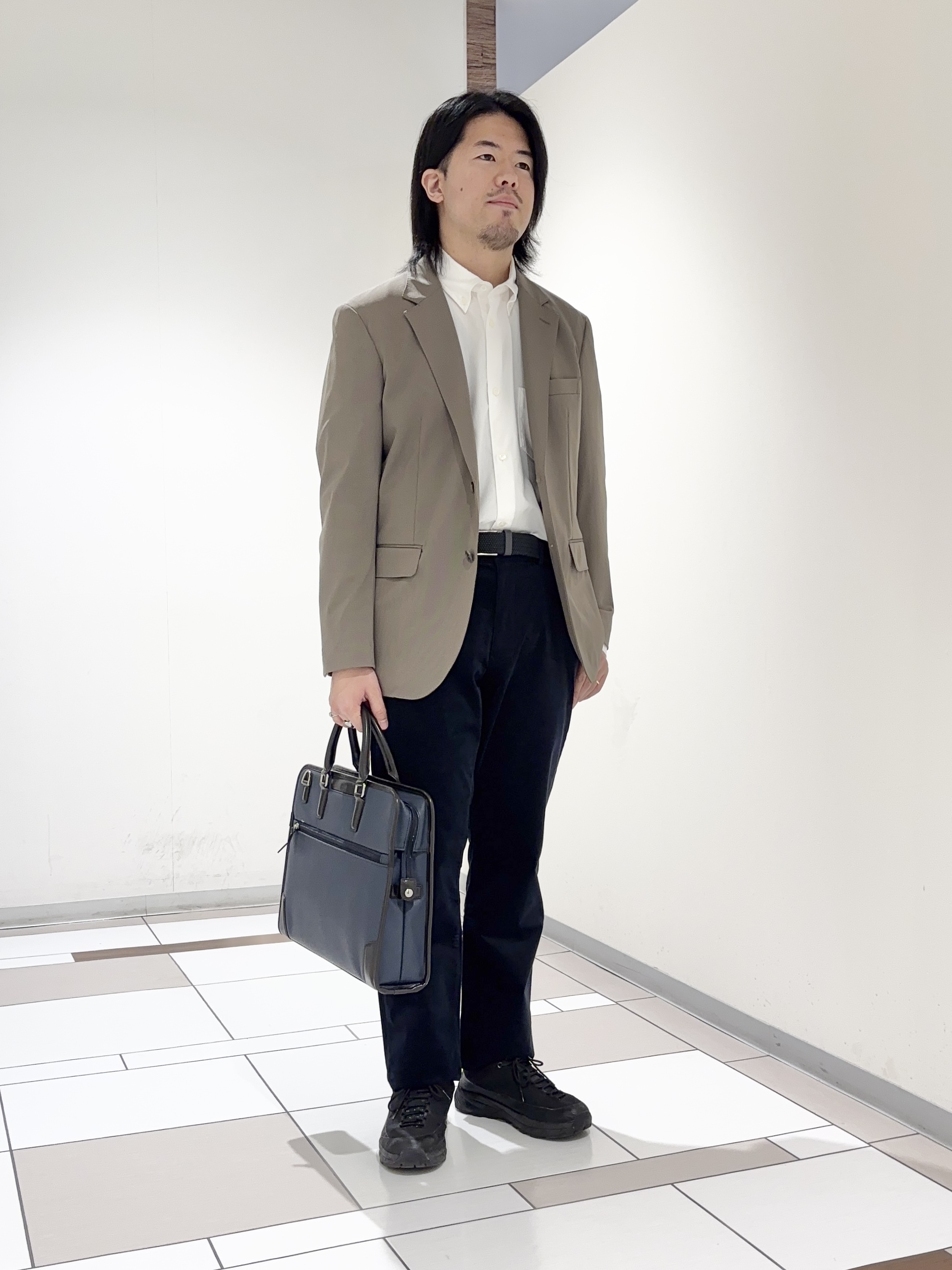 及川さんの「TAKEO KIKUCHI｜【360&deg;ストレッチ／軽量】None Of Stress ライト ジャケット（セットアップ対応）」を使ったコーディネート