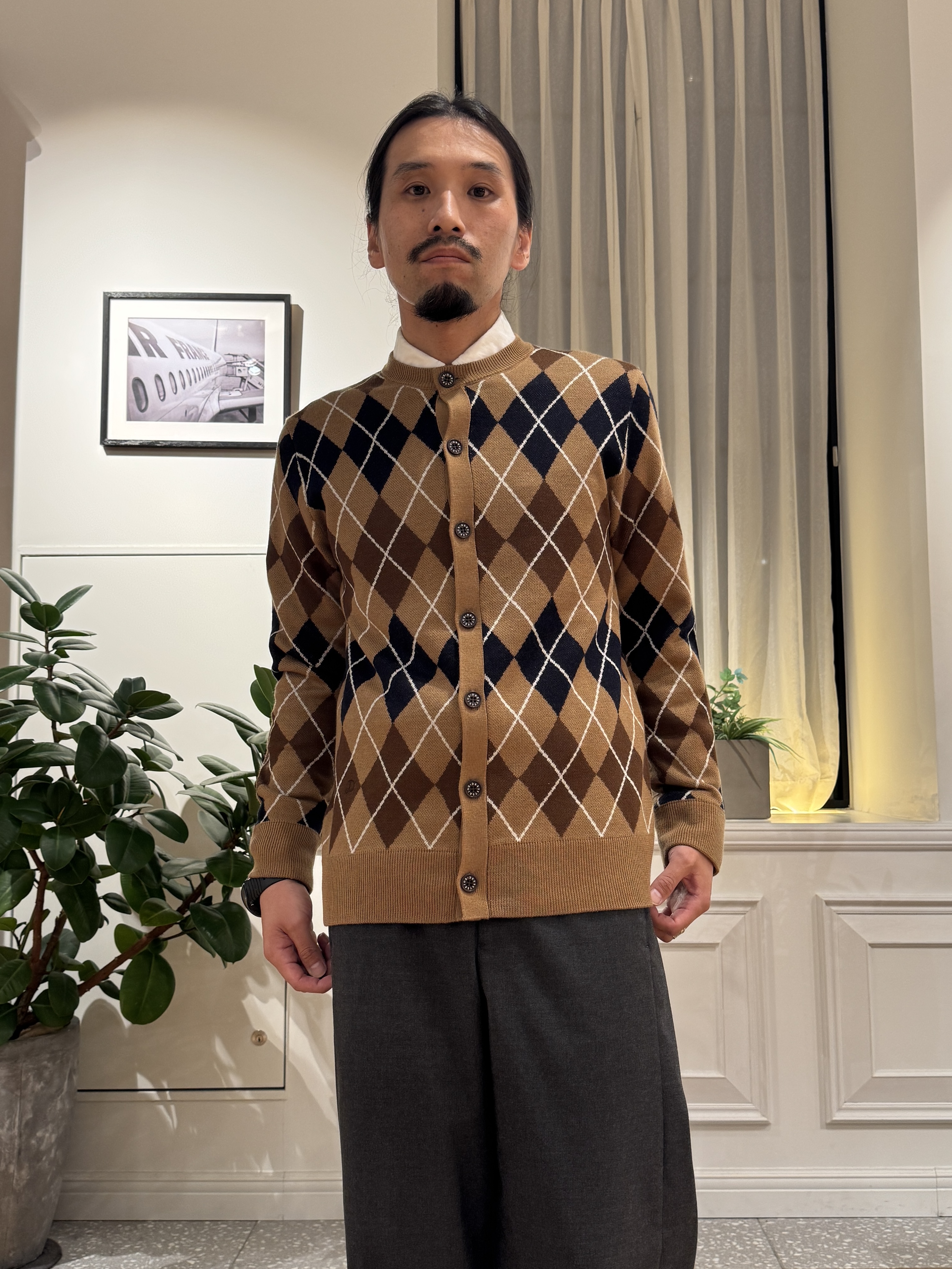 kawarataniさんの「DRESSTERIOR｜アーガイル ラウンドネックカーディガン」を使ったコーディネート