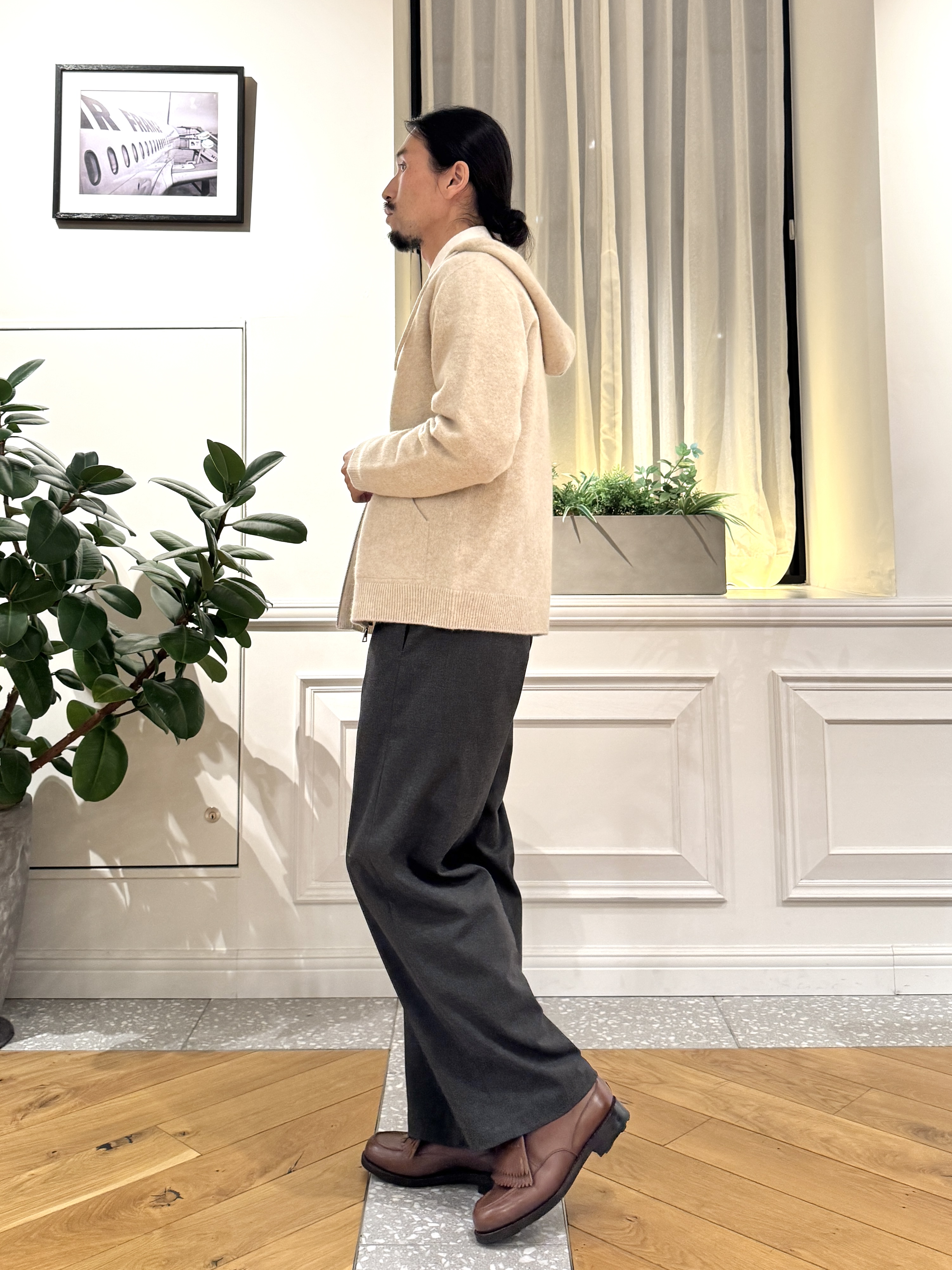 kawarataniさんの「DRESSTERIOR｜◆ホールガーメント（R） ウールカシミヤ ジップパーカー」を使ったコーディネート
