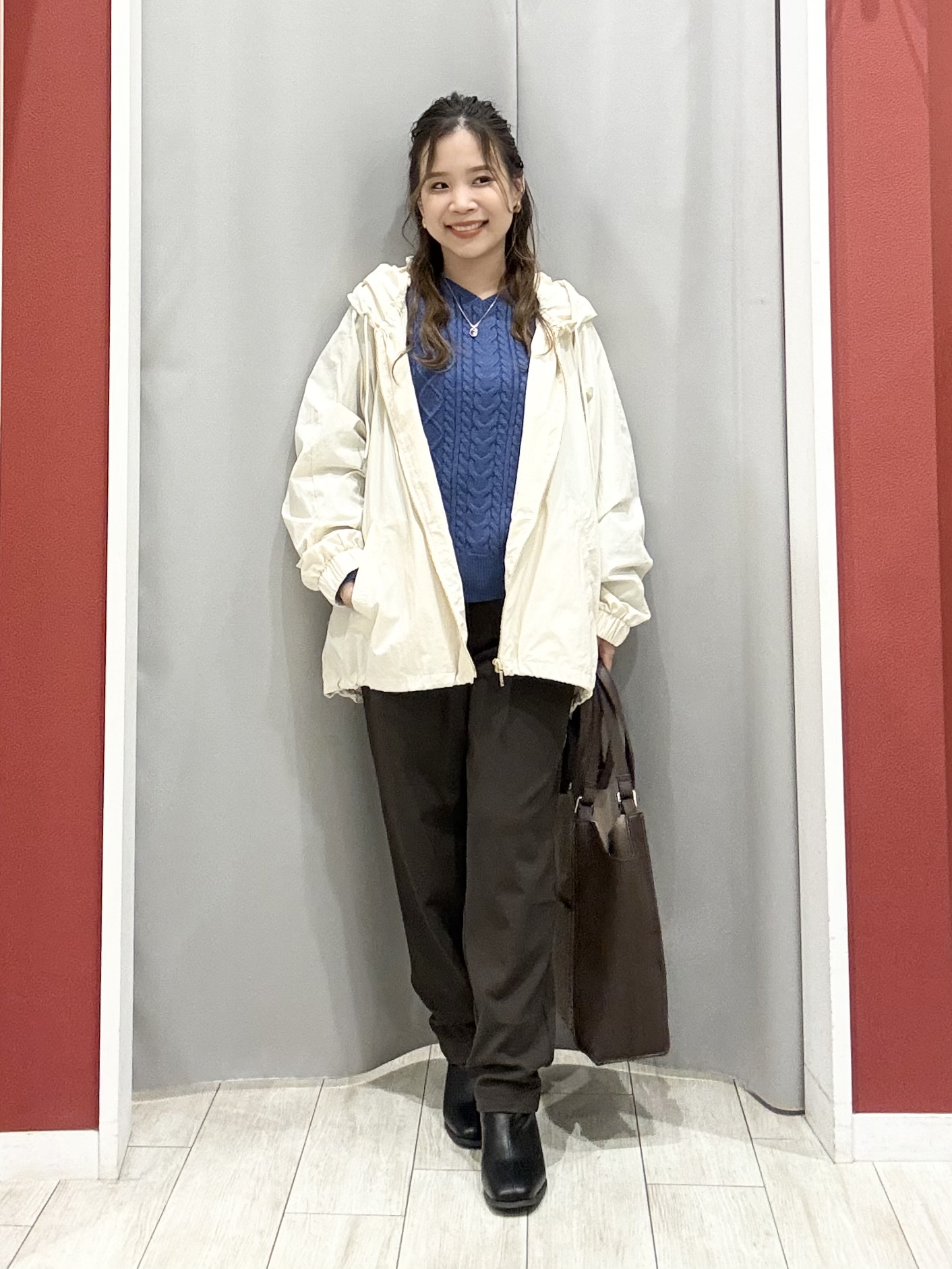 shioさんの「SHOO･LA･RUE｜【S-LL/撥水】ゴールドパーツで女性らしく ギャザーブルゾン」を使ったコーディネート