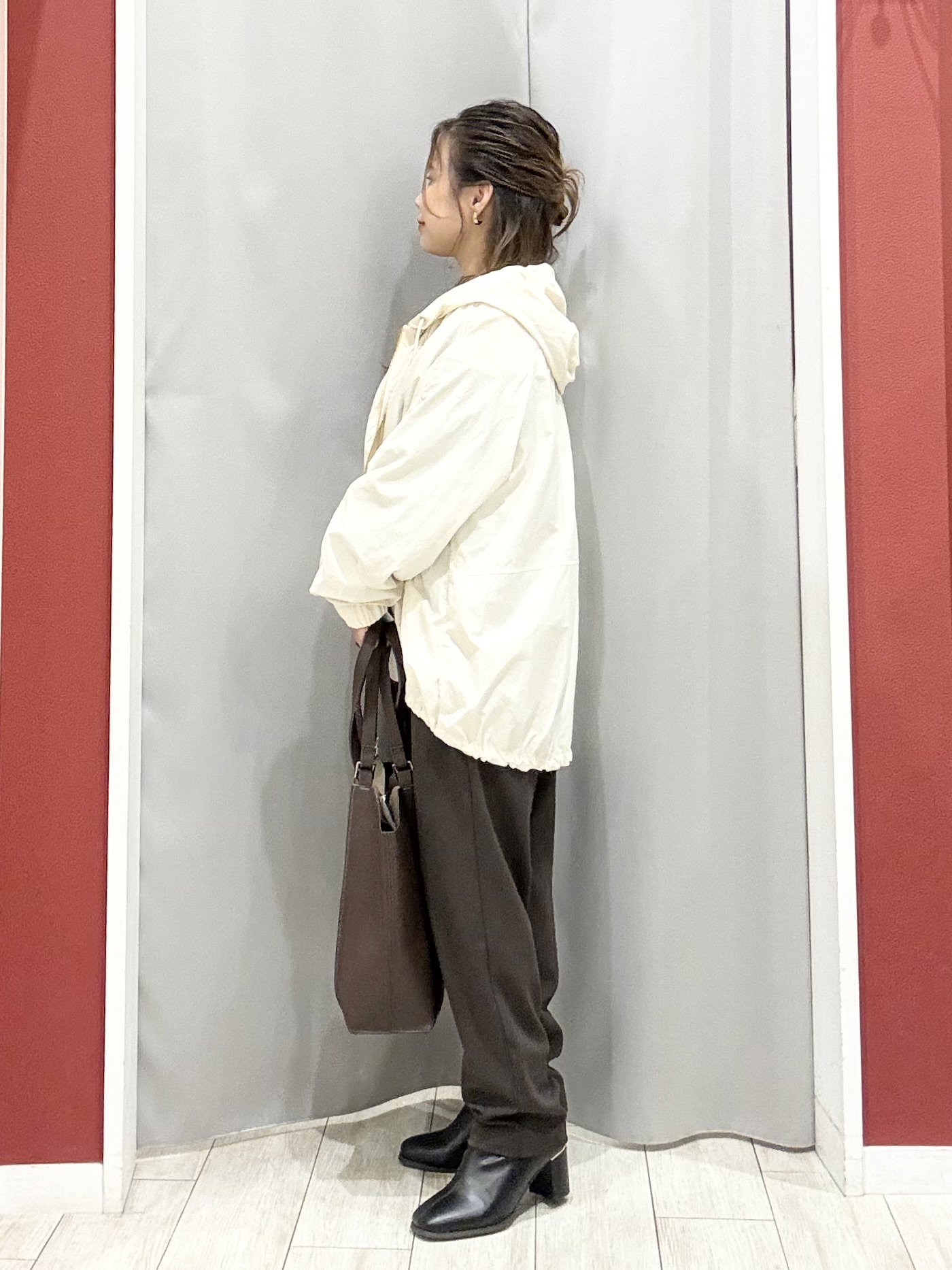 shioさんの「SHOO･LA･RUE｜【S-LL/撥水】ゴールドパーツで女性らしく ギャザーブルゾン」を使ったコーディネート