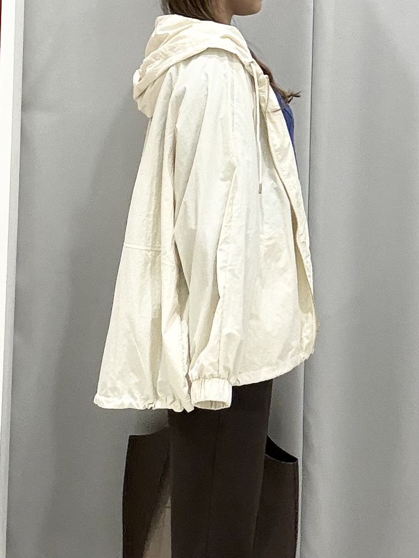 shioさんの「SHOO･LA･RUE｜【S-LL/撥水】ゴールドパーツで女性らしく ギャザーブルゾン」を使ったコーディネート