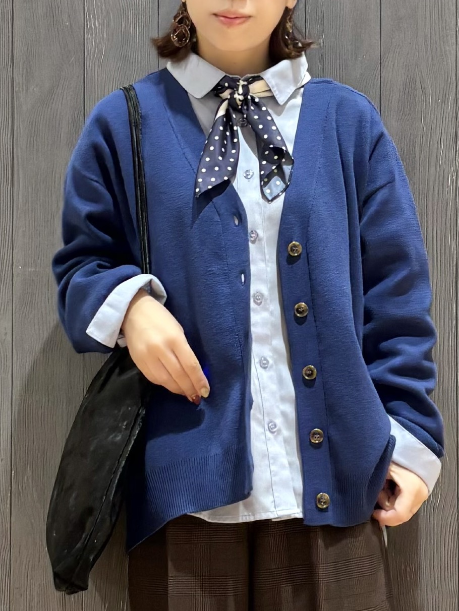 meiさんの「SHOO･LA･RUE｜【毛玉になりにくい/S-LL/洗濯機可/体型カバー】Vネックゆったりカーディガン」を使ったコーディネート
