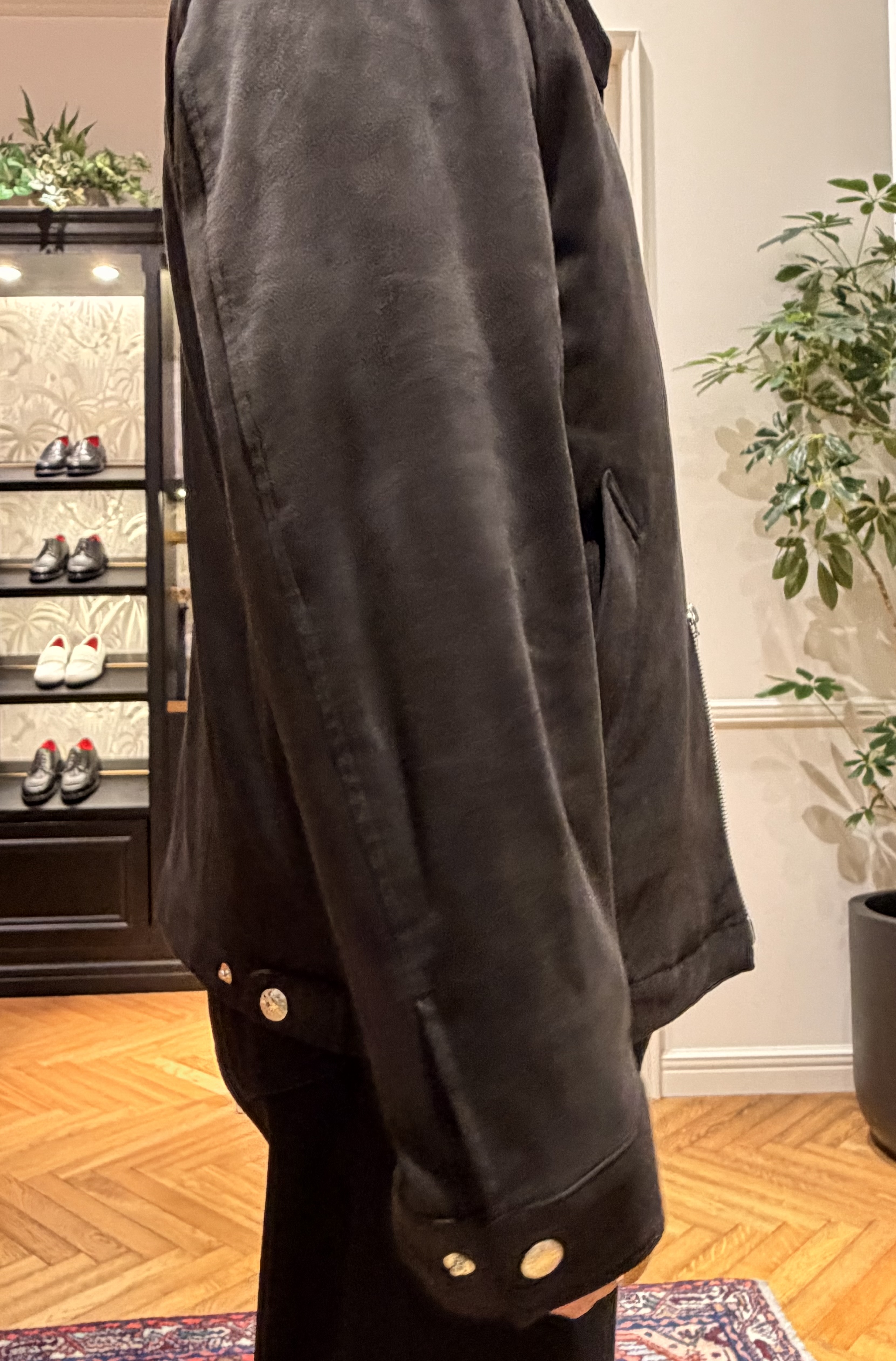 鶴田大士さんの「DRESSTERIOR｜【セットアップ可】CONEブラックデニム バギーワイドパンツ」を使ったコーディネート