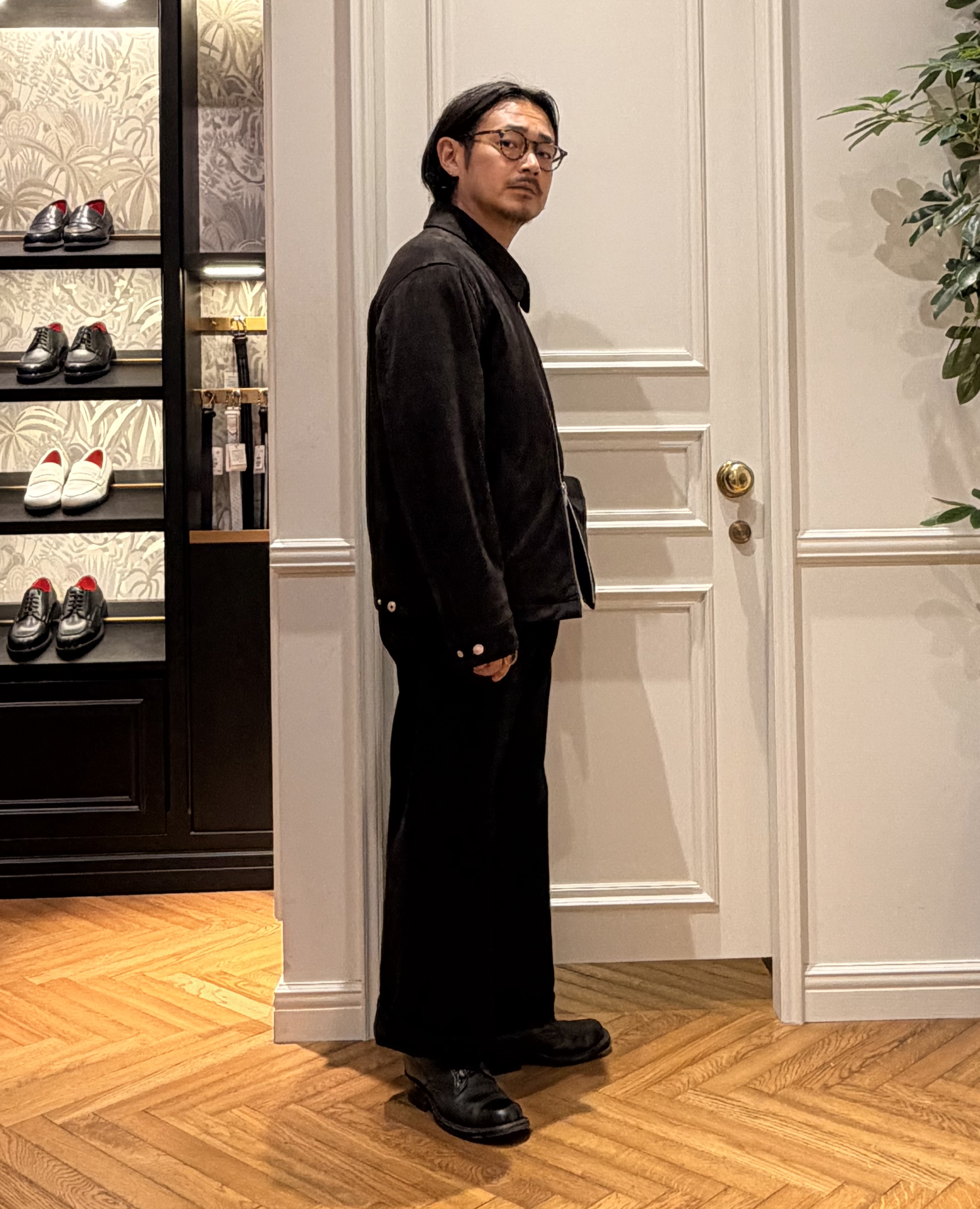 鶴田大士さんの「DRESSTERIOR｜【セットアップ可】CONEブラックデニム バギーワイドパンツ」を使ったコーディネート