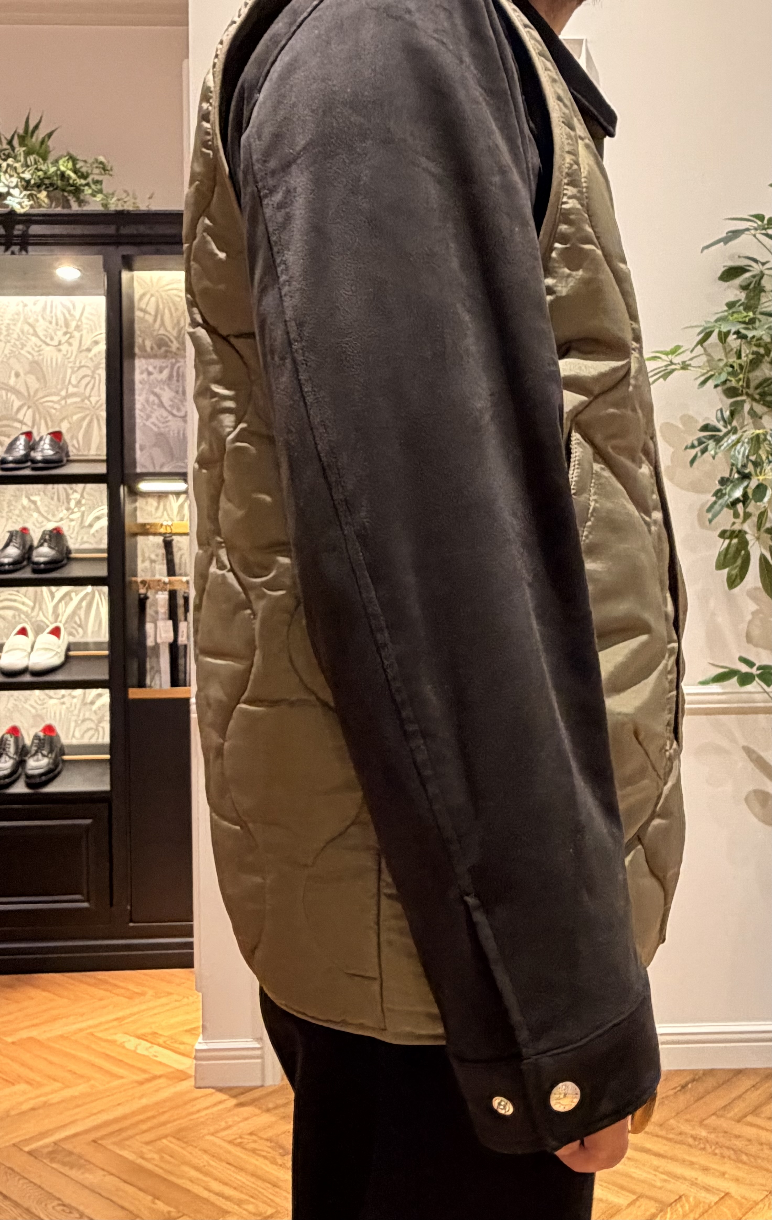 鶴田大士さんの「DRESSTERIOR｜【セットアップ可】CONEブラックデニム バギーワイドパンツ」を使ったコーディネート