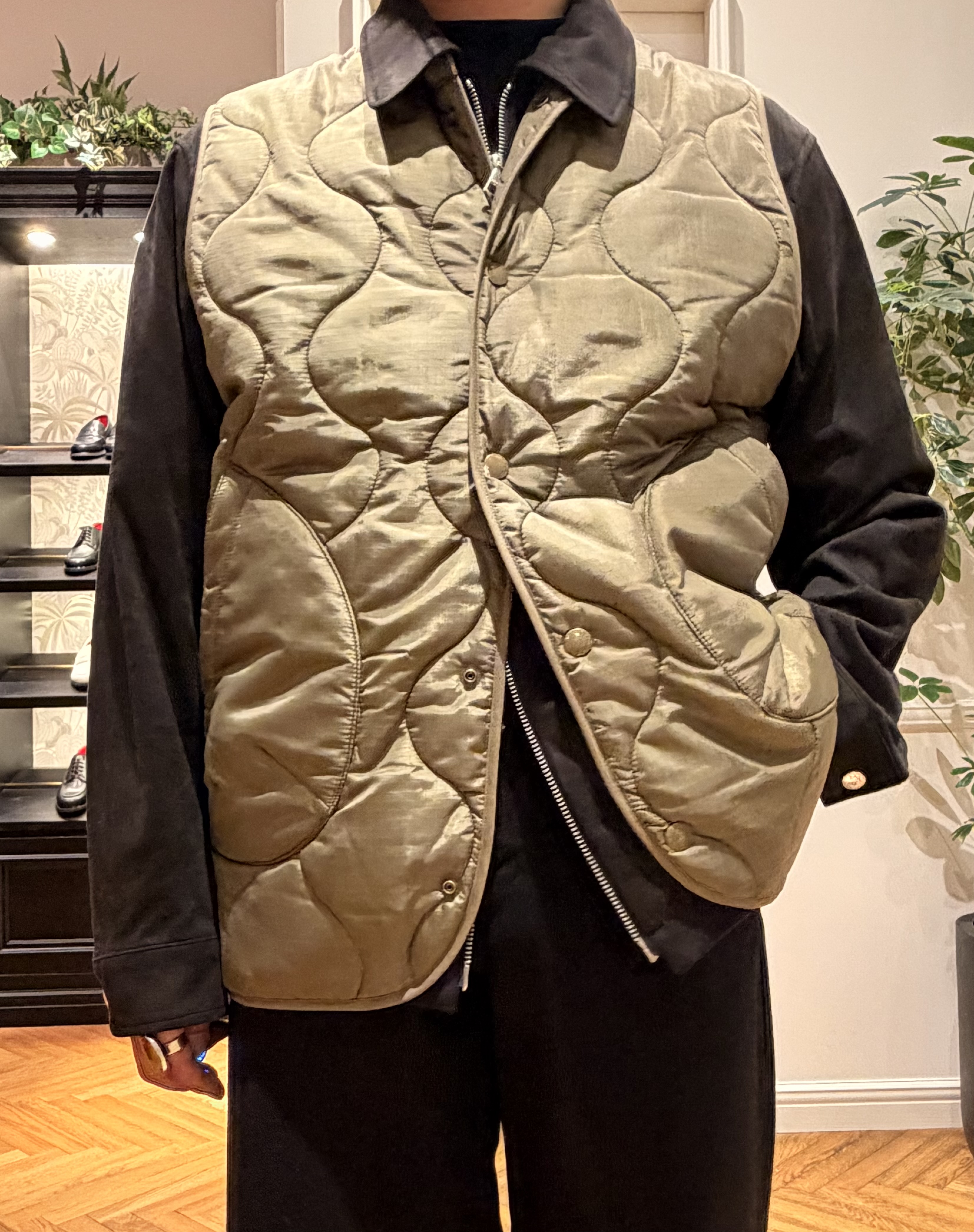 鶴田大士さんの「DRESSTERIOR｜【セットアップ可】CONEブラックデニム バギーワイドパンツ」を使ったコーディネート