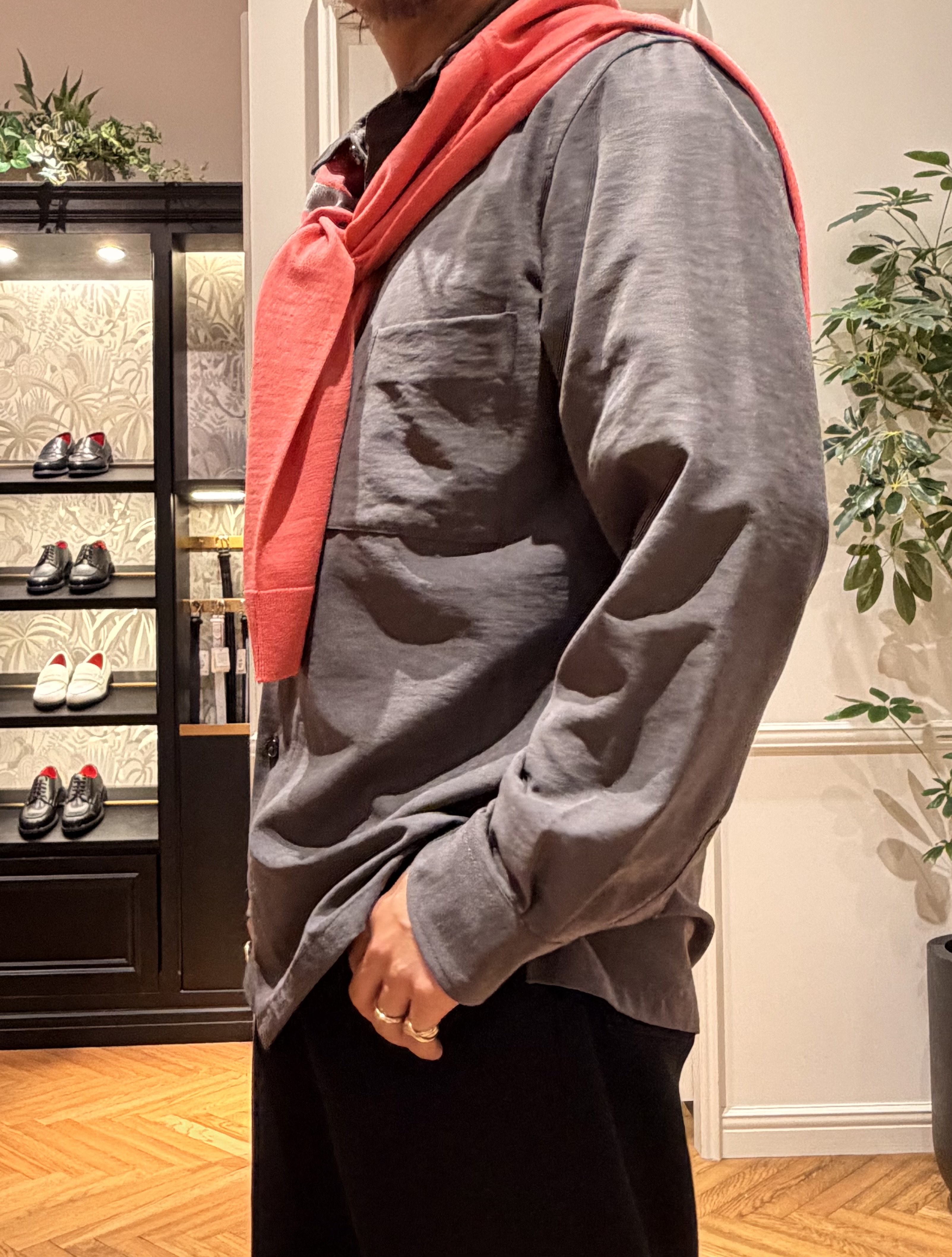 鶴田大士さんの「DRESSTERIOR｜【ウォッシャブル】スウェードタッチ キュプラフィブリル シャツ」を使ったコーディネート