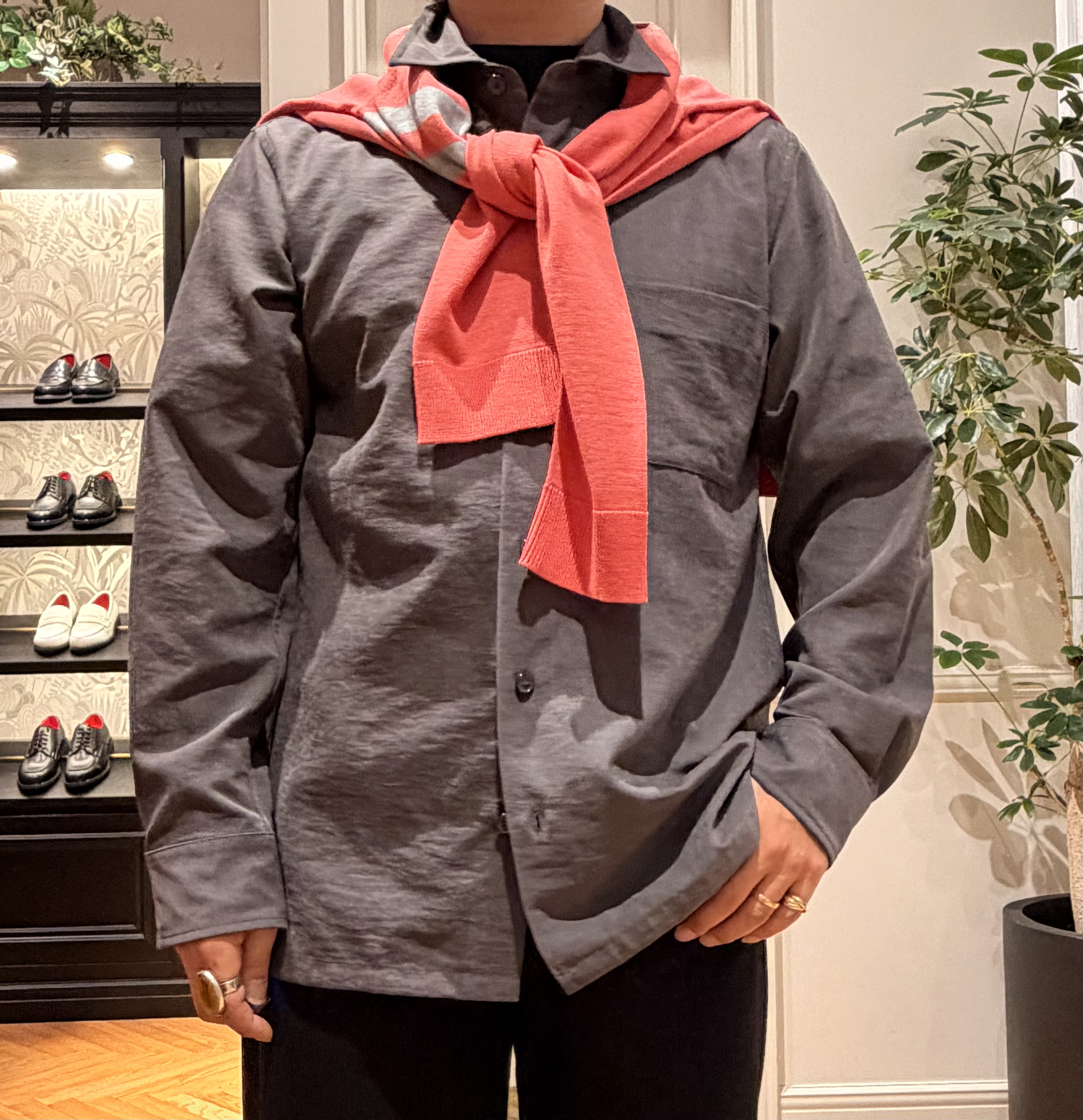 鶴田大士さんの「DRESSTERIOR｜【ウォッシャブル】スウェードタッチ キュプラフィブリル シャツ」を使ったコーディネート