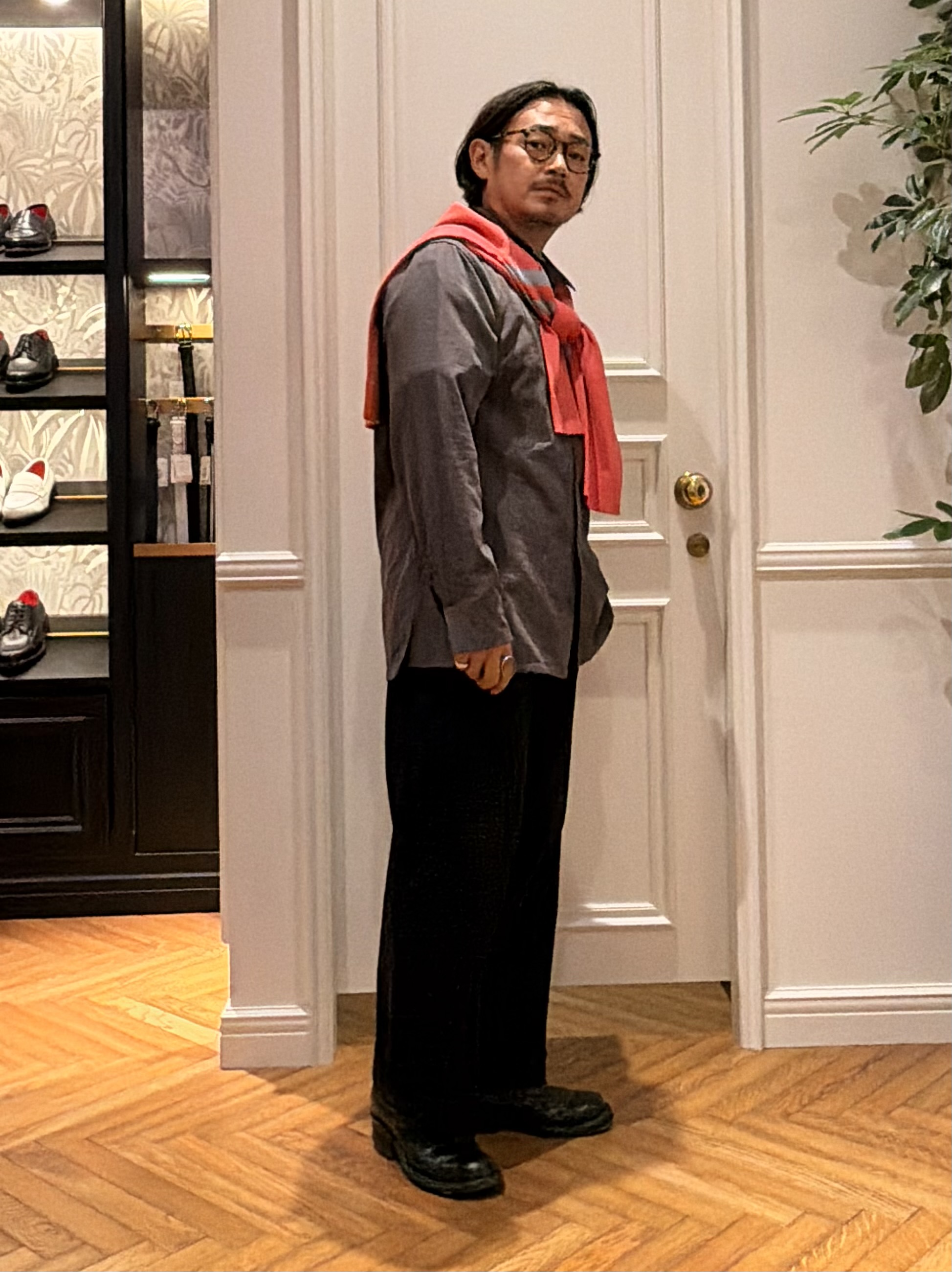 鶴田大士さんの「DRESSTERIOR｜【ウォッシャブル】スウェードタッチ キュプラフィブリル シャツ」を使ったコーディネート