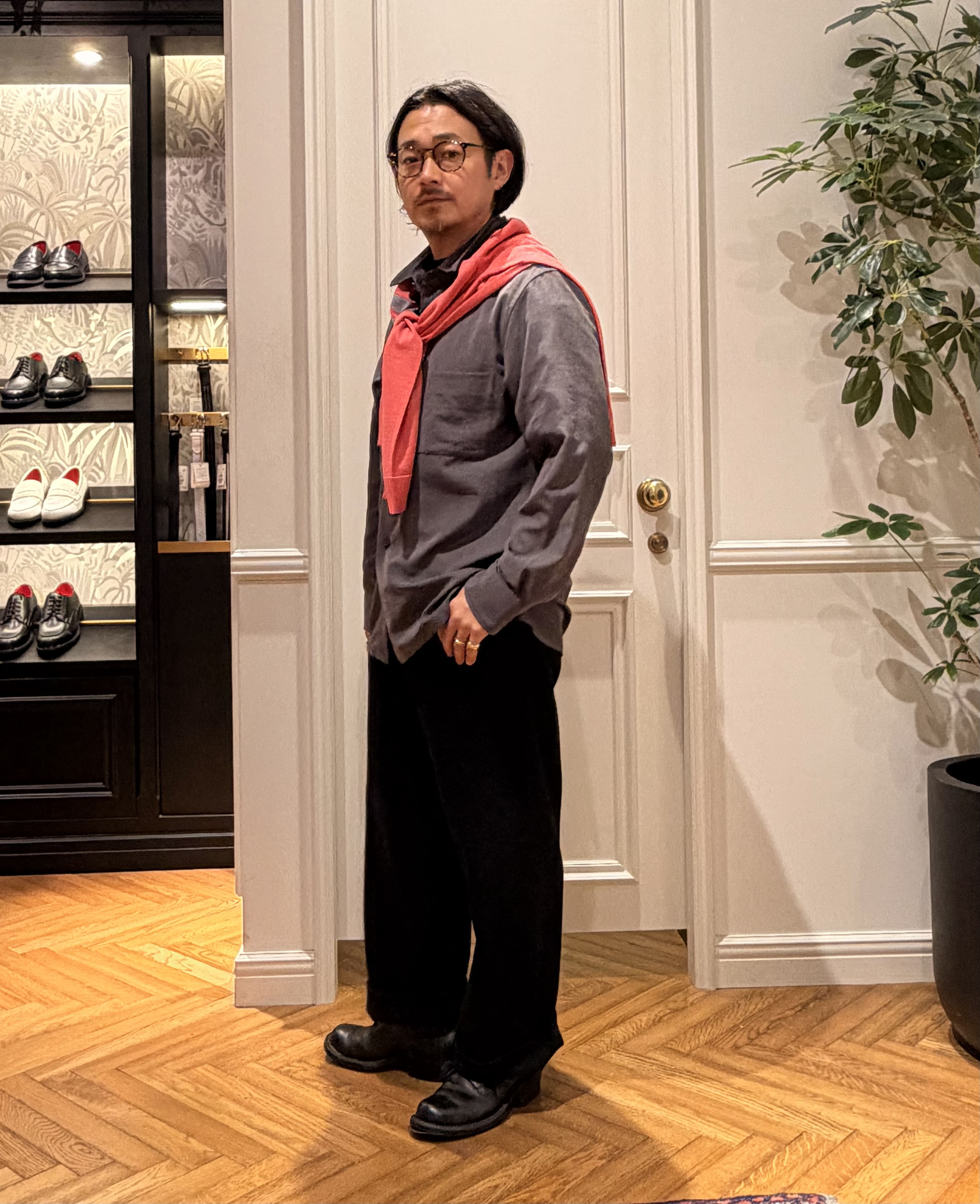 鶴田大士さんの「DRESSTERIOR｜【ウォッシャブル】スウェードタッチ キュプラフィブリル シャツ」を使ったコーディネート