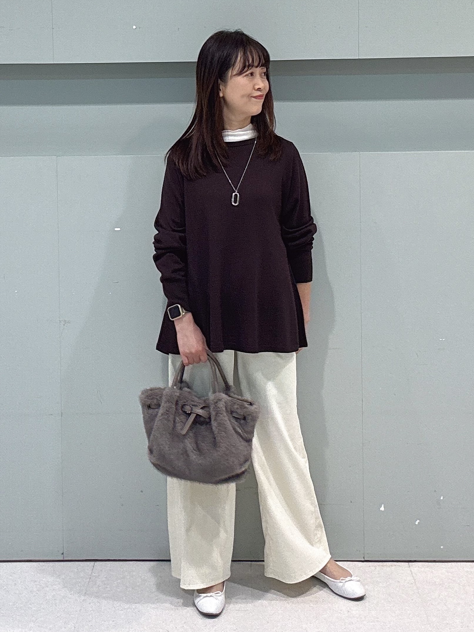 makiさんの「UNTITLED｜【きれいに体型カバー/8色展開】Aラインシルエットニットプルオーバー」を使ったコーディネート