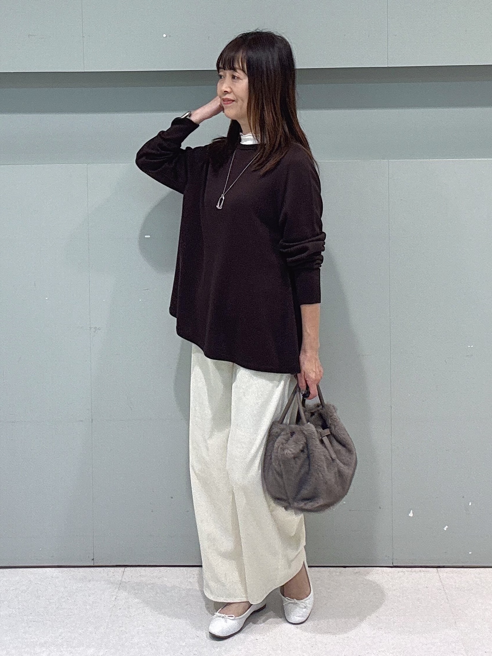 makiさんの「UNTITLED｜【きれいに体型カバー/8色展開】Aラインシルエットニットプルオーバー」を使ったコーディネート
