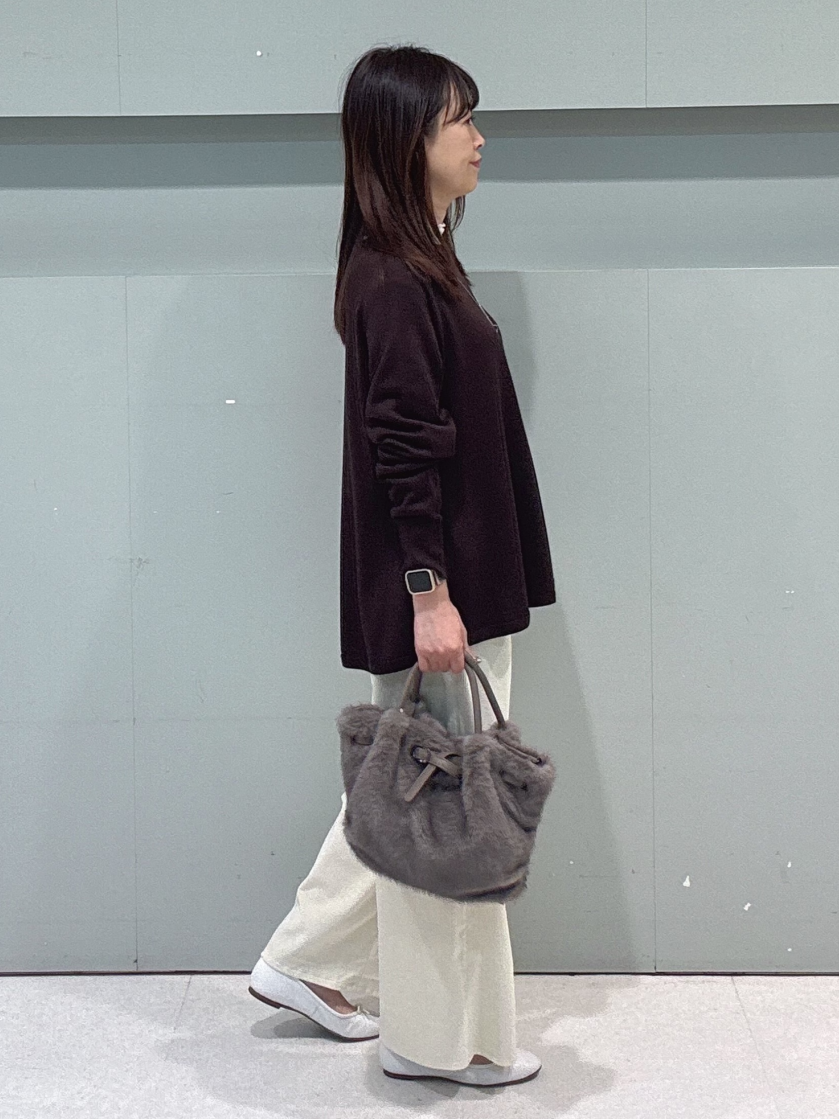 makiさんの「UNTITLED｜【きれいに体型カバー/8色展開】Aラインシルエットニットプルオーバー」を使ったコーディネート