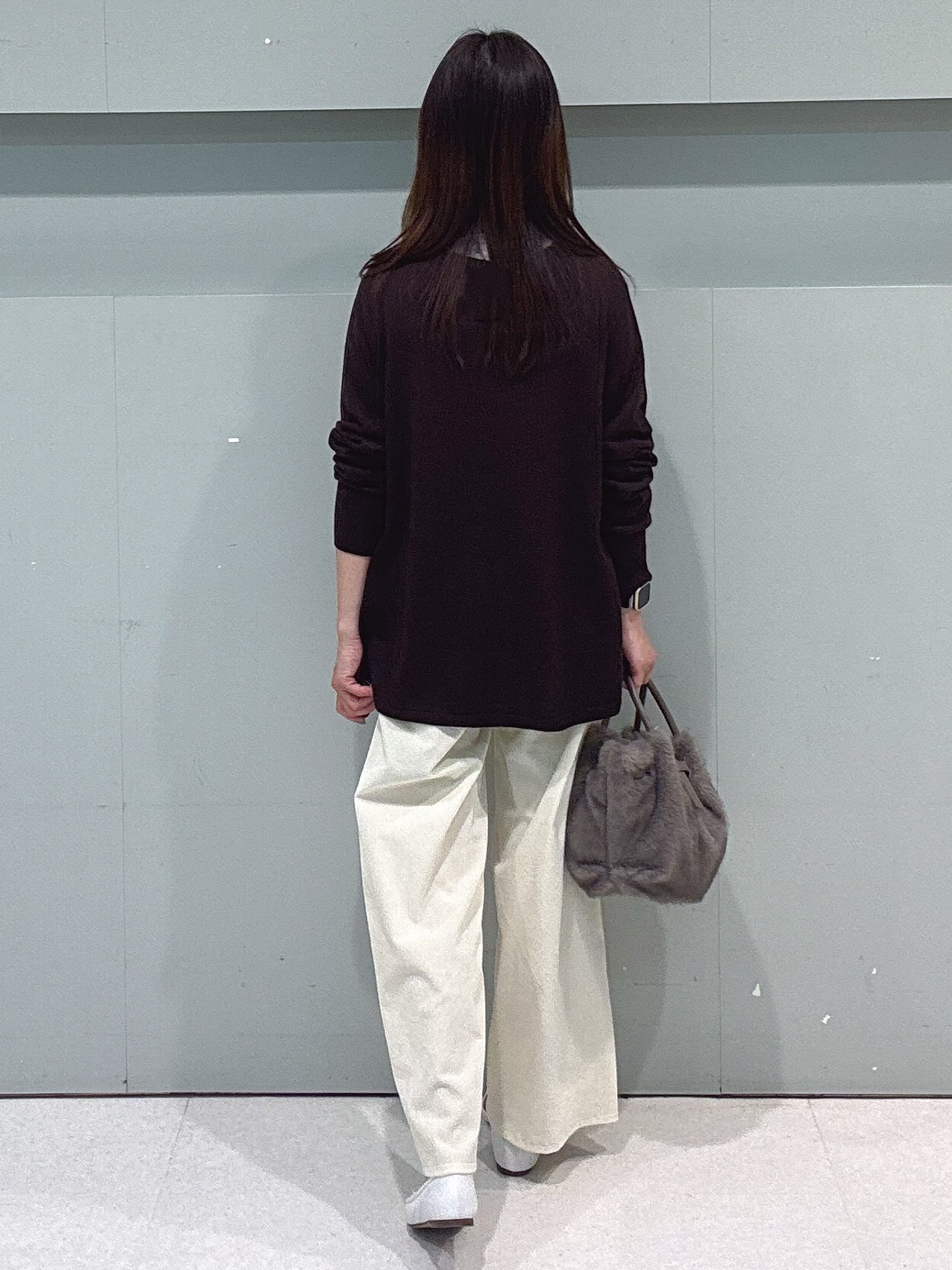 makiさんの「UNTITLED｜【きれいに体型カバー/8色展開】Aラインシルエットニットプルオーバー」を使ったコーディネート