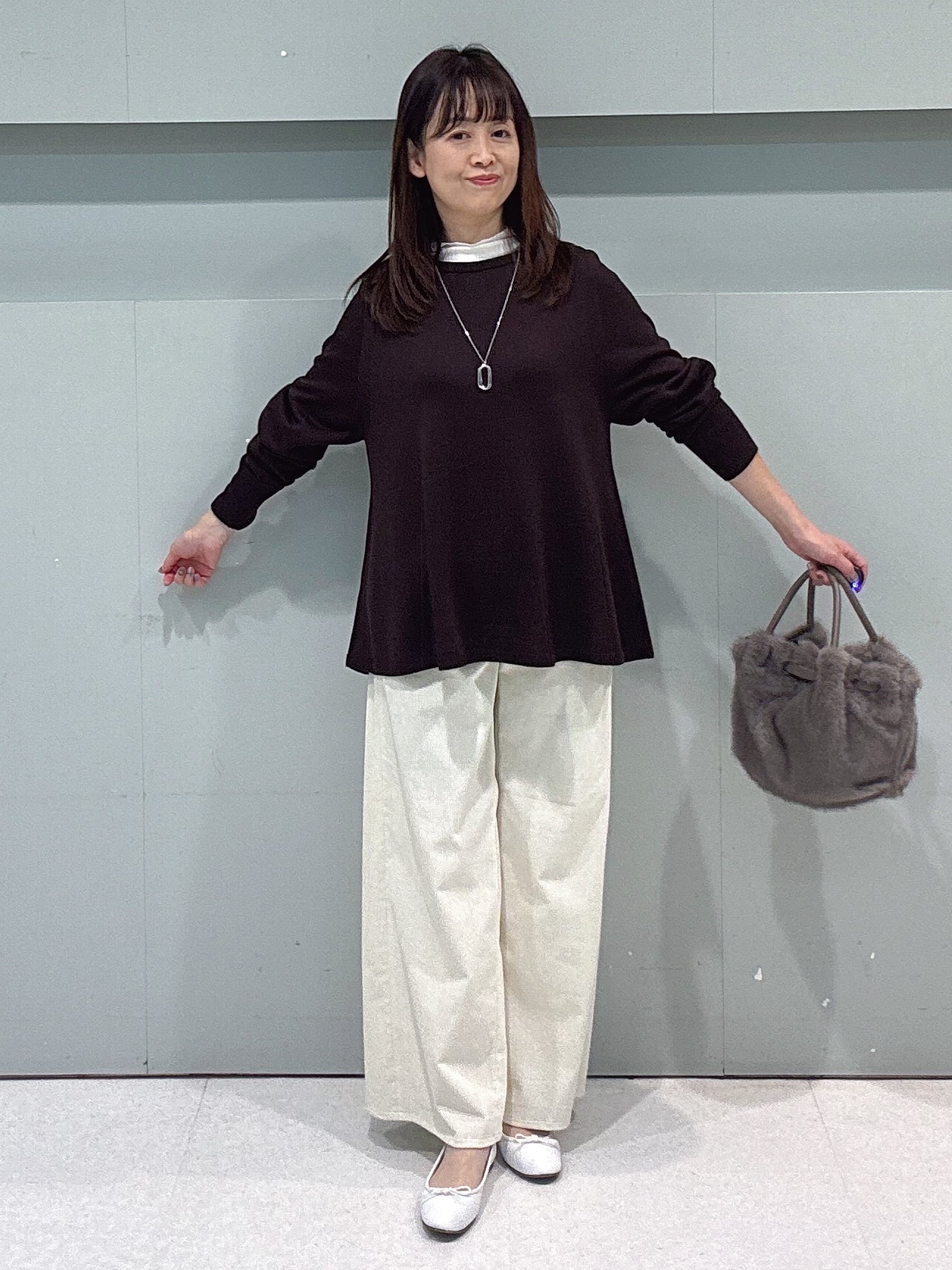 makiさんの「UNTITLED｜【きれいに体型カバー/8色展開】Aラインシルエットニットプルオーバー」を使ったコーディネート