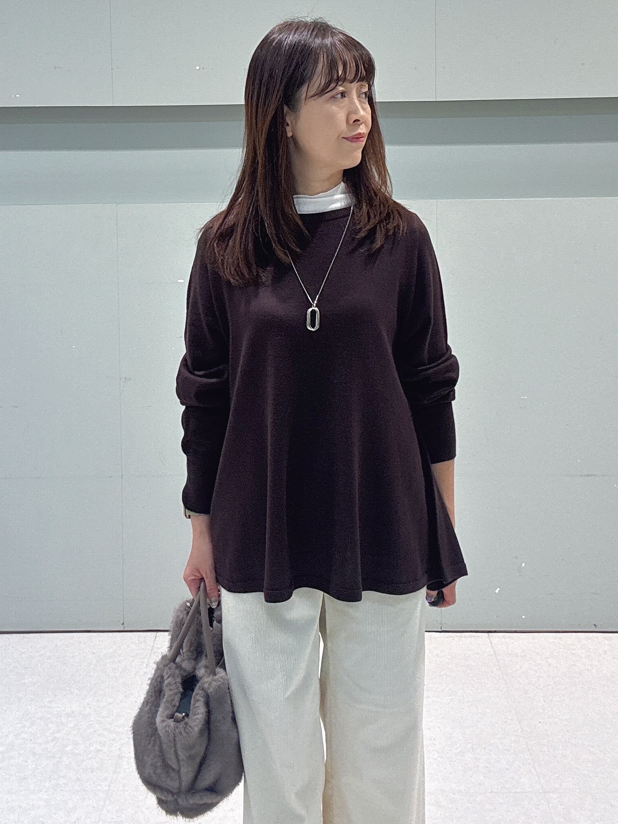 makiさんの「UNTITLED｜【きれいに体型カバー/8色展開】Aラインシルエットニットプルオーバー」を使ったコーディネート