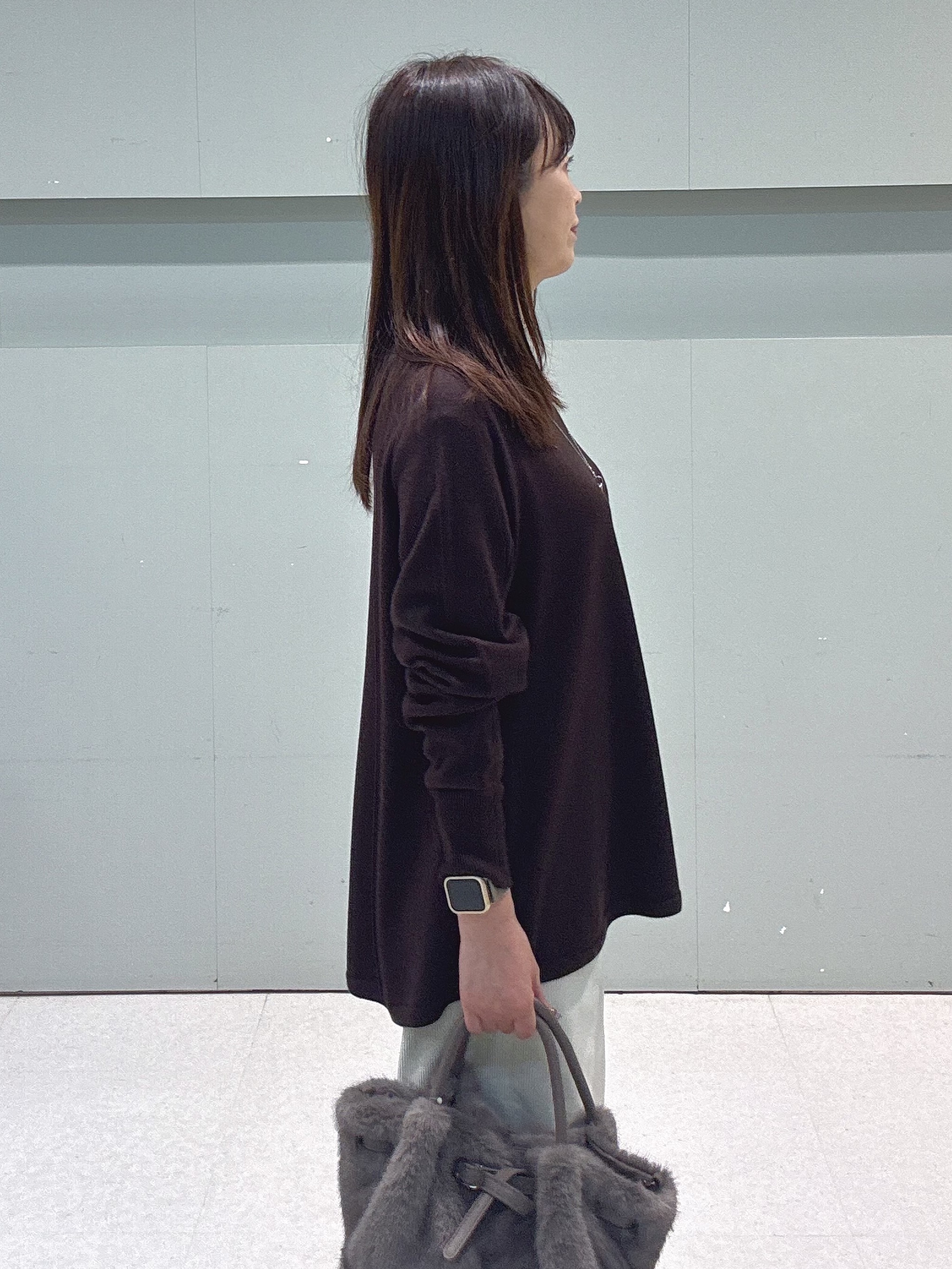 makiさんの「UNTITLED｜【きれいに体型カバー/8色展開】Aラインシルエットニットプルオーバー」を使ったコーディネート